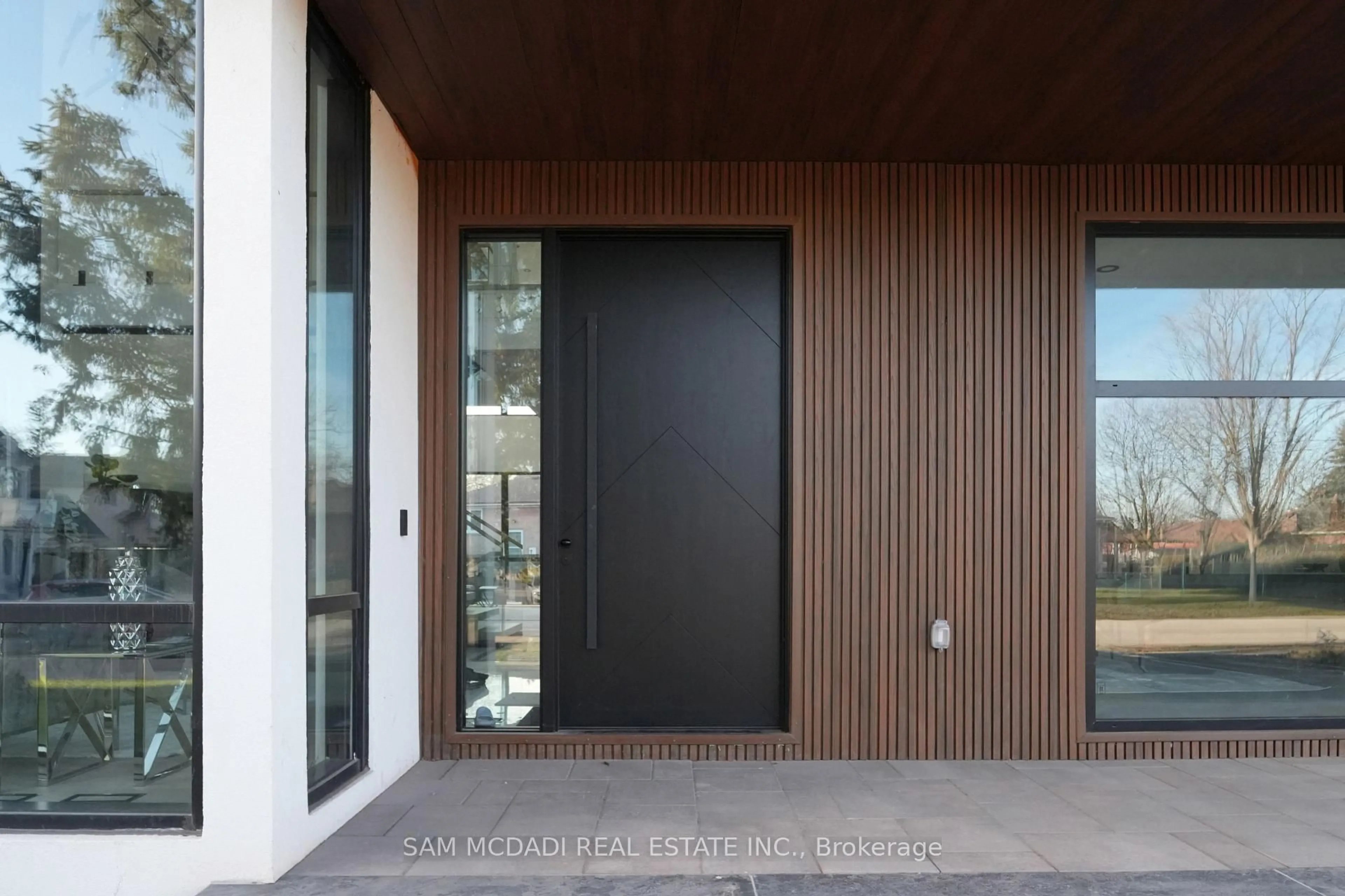 Indoor entryway for 468 Saville Cres, Oakville Ontario L6L 3V1