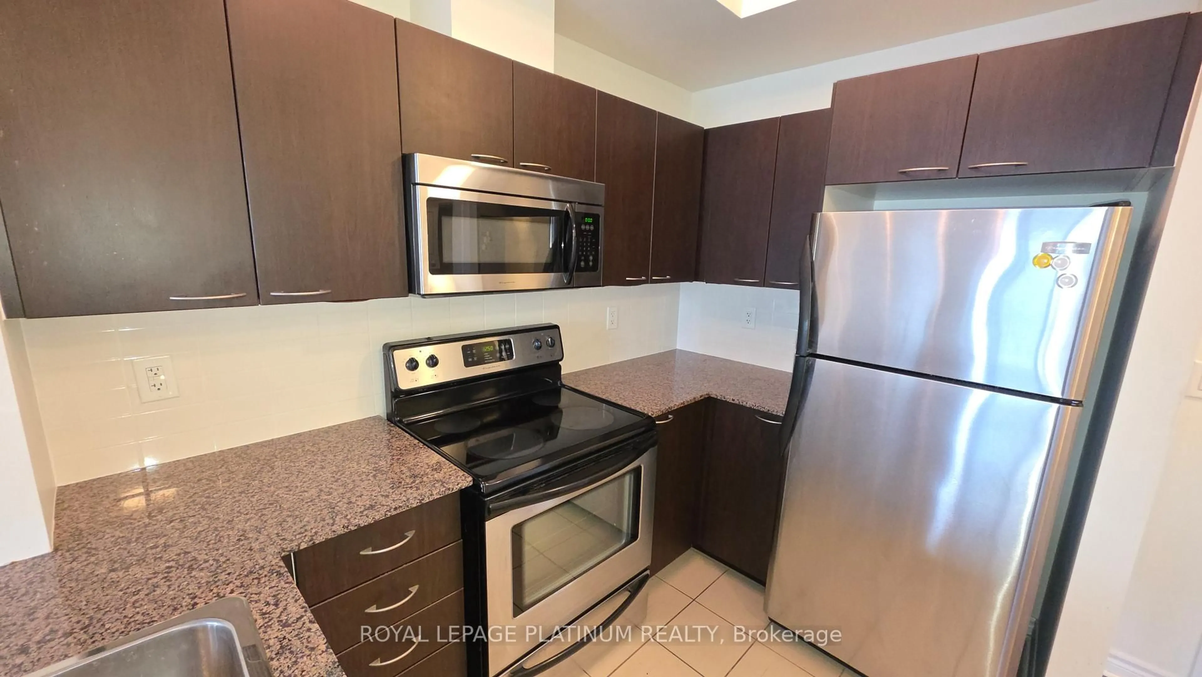 Standard kitchen, ceramic/tile floor for 385 Prince Of Wales Dr #411, Mississauga Ontario L5B 0C6