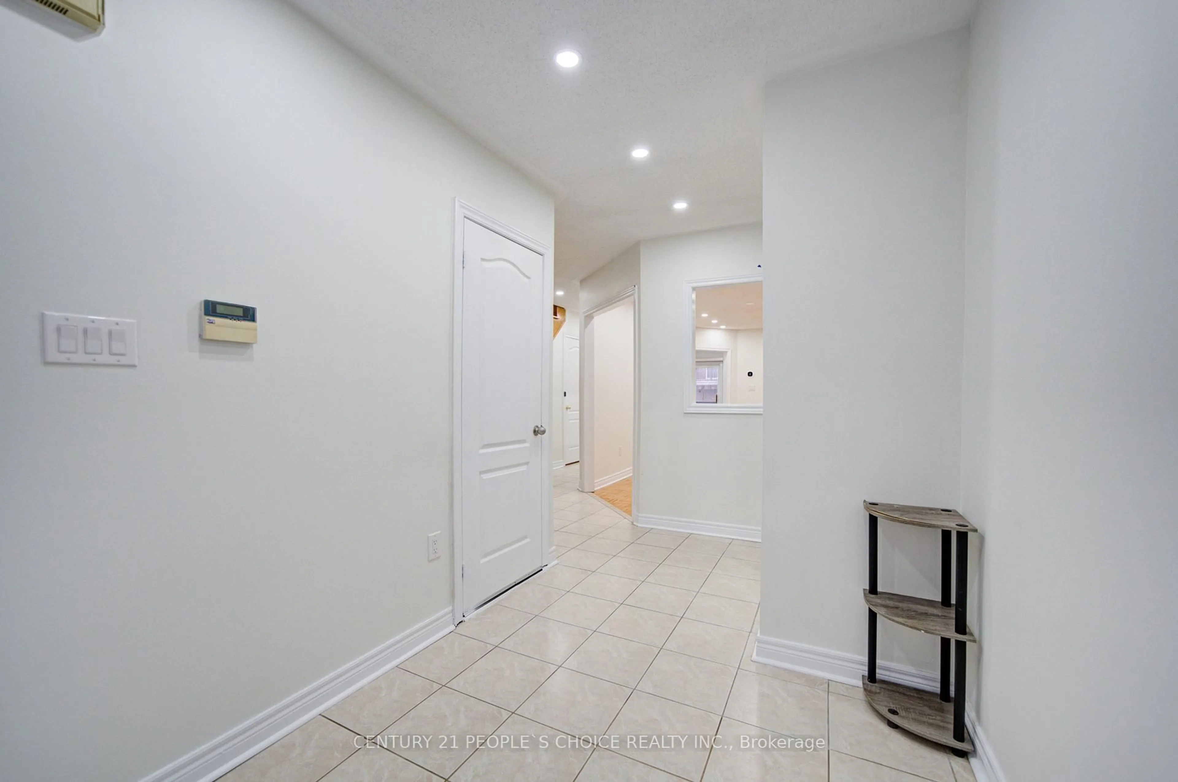 Indoor entryway for 769 Fable Cres, Mississauga Ontario L5W 1S1