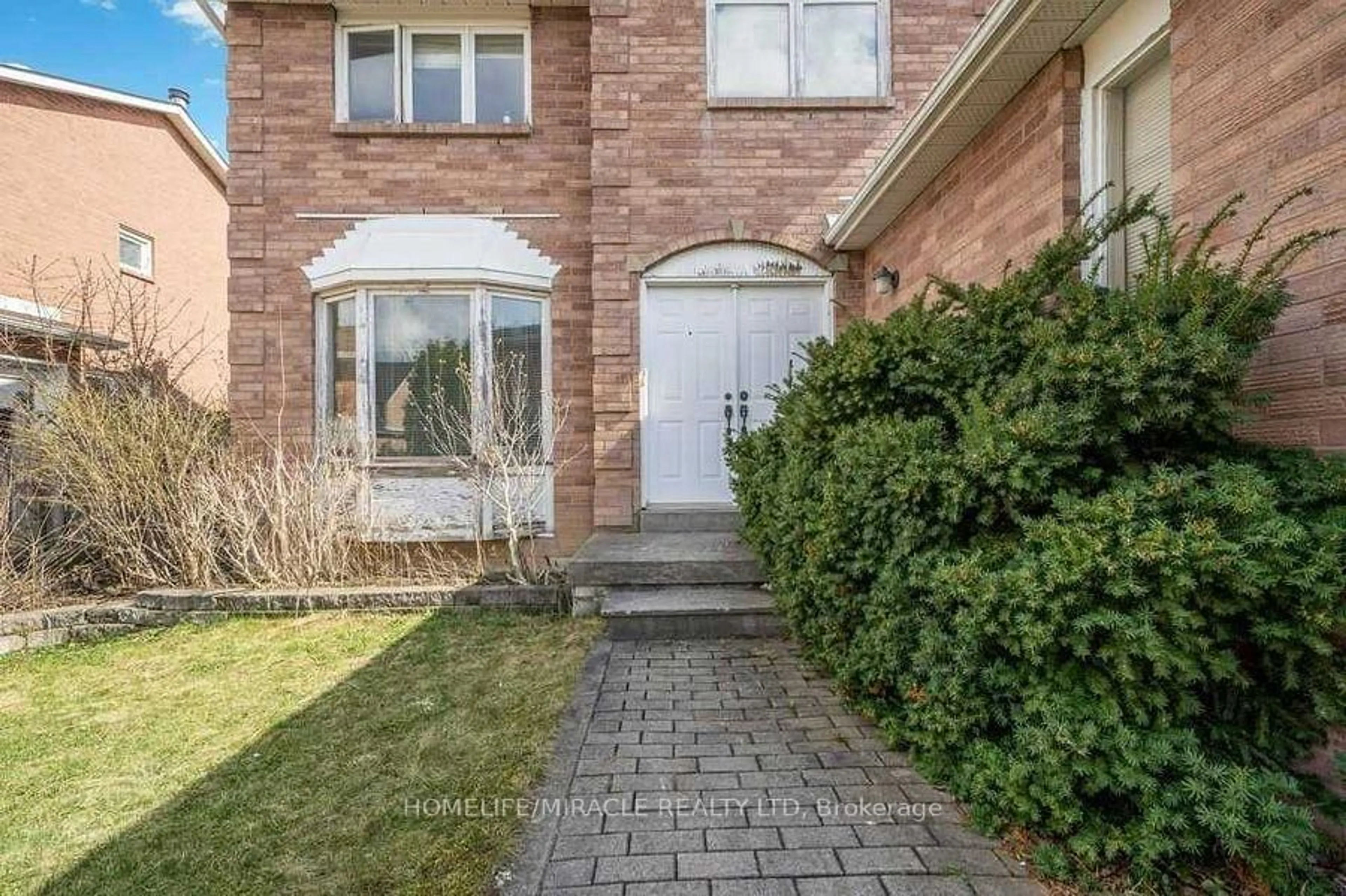 Home with brick exterior material, street for 8 Strangway Crt, Brampton Ontario L6Z 4L4