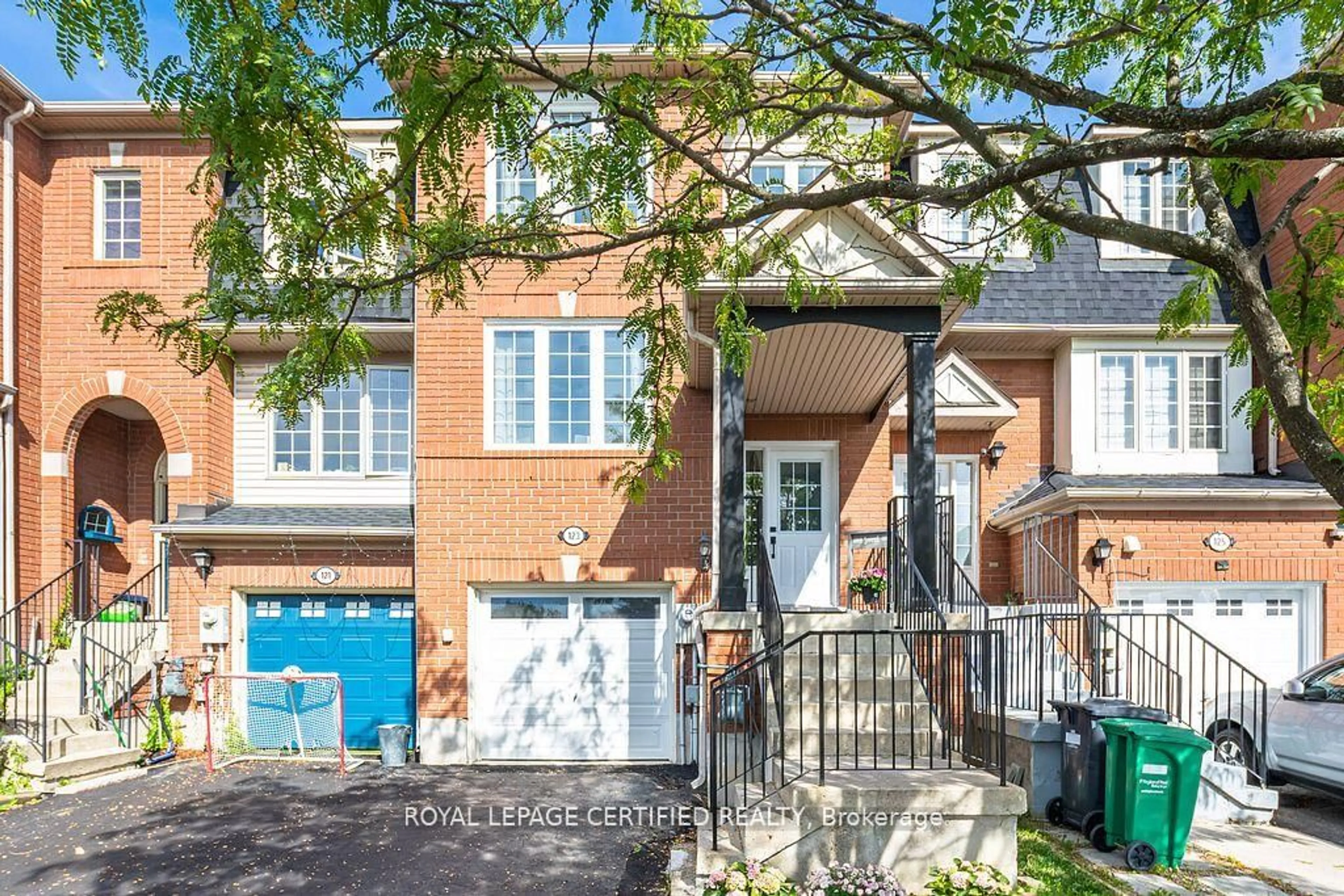 Home with brick exterior material, street for 123 Dunlop Crt, Brampton Ontario L6X 5A6