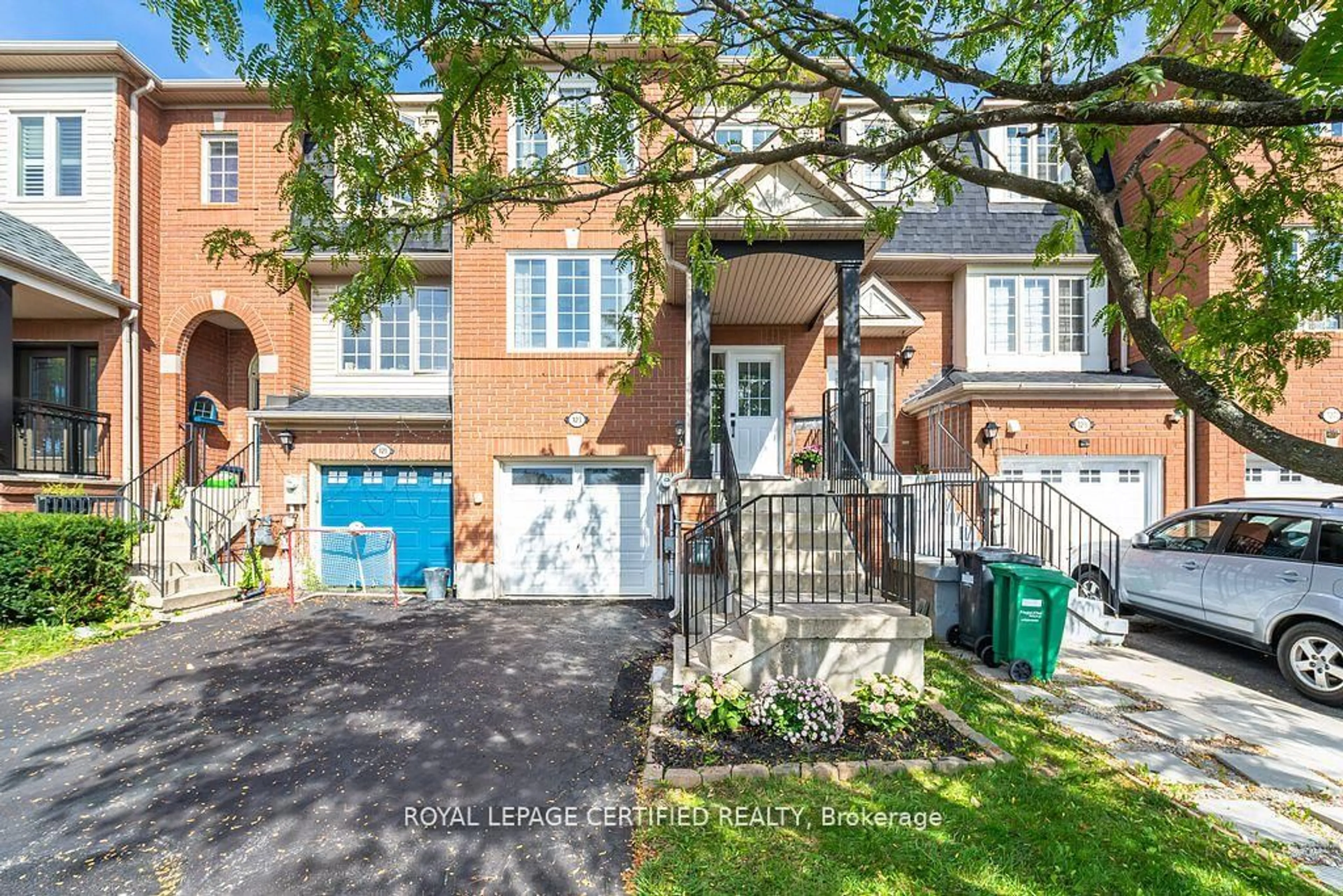 Home with brick exterior material, street for 123 Dunlop Crt, Brampton Ontario L6X 5A6