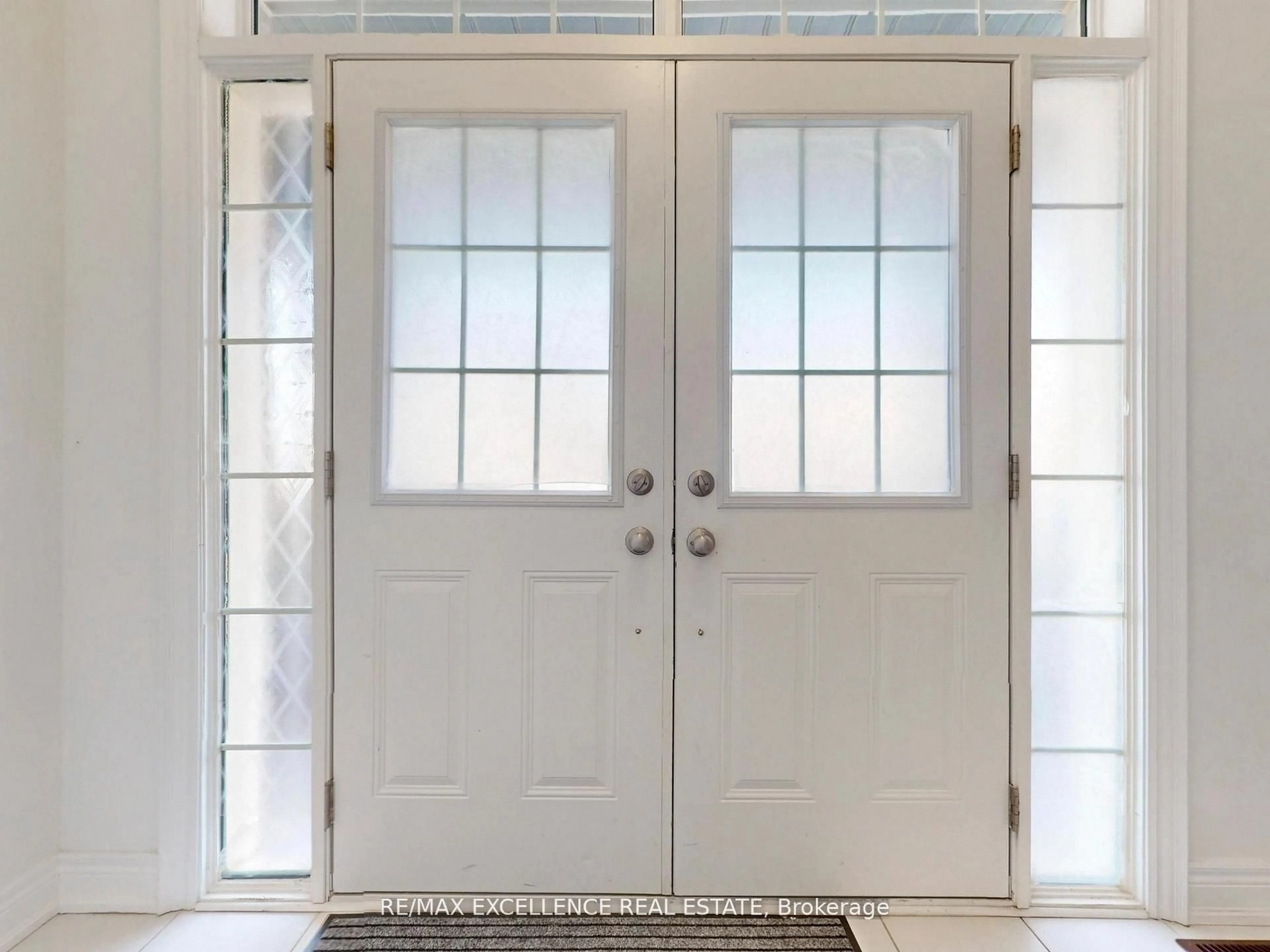 Indoor entryway for 33 Tiger Cres, Brampton Ontario L6R 0C8