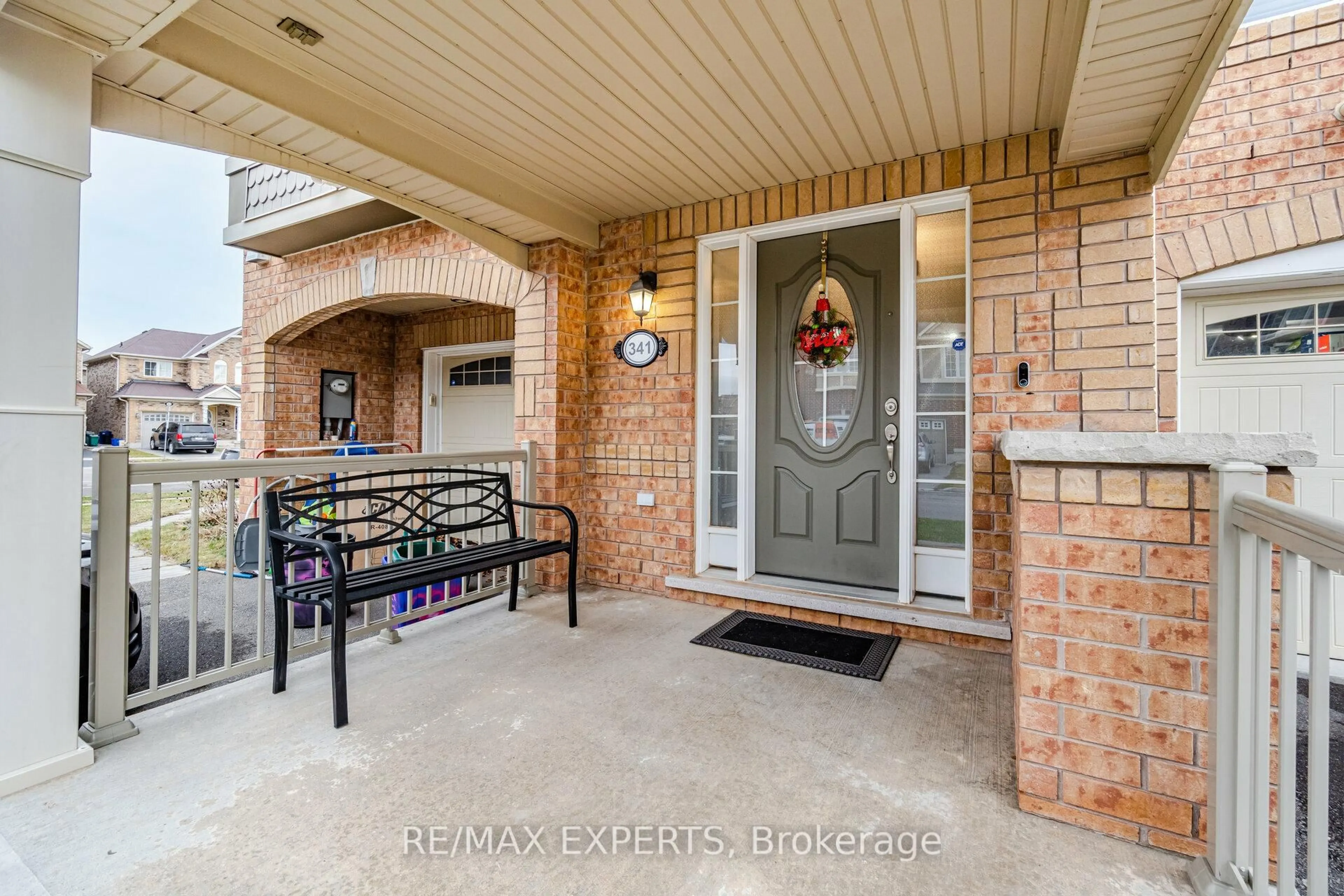 Indoor entryway for 341 Cavanagh Lane, Milton Ontario L9T 8G2