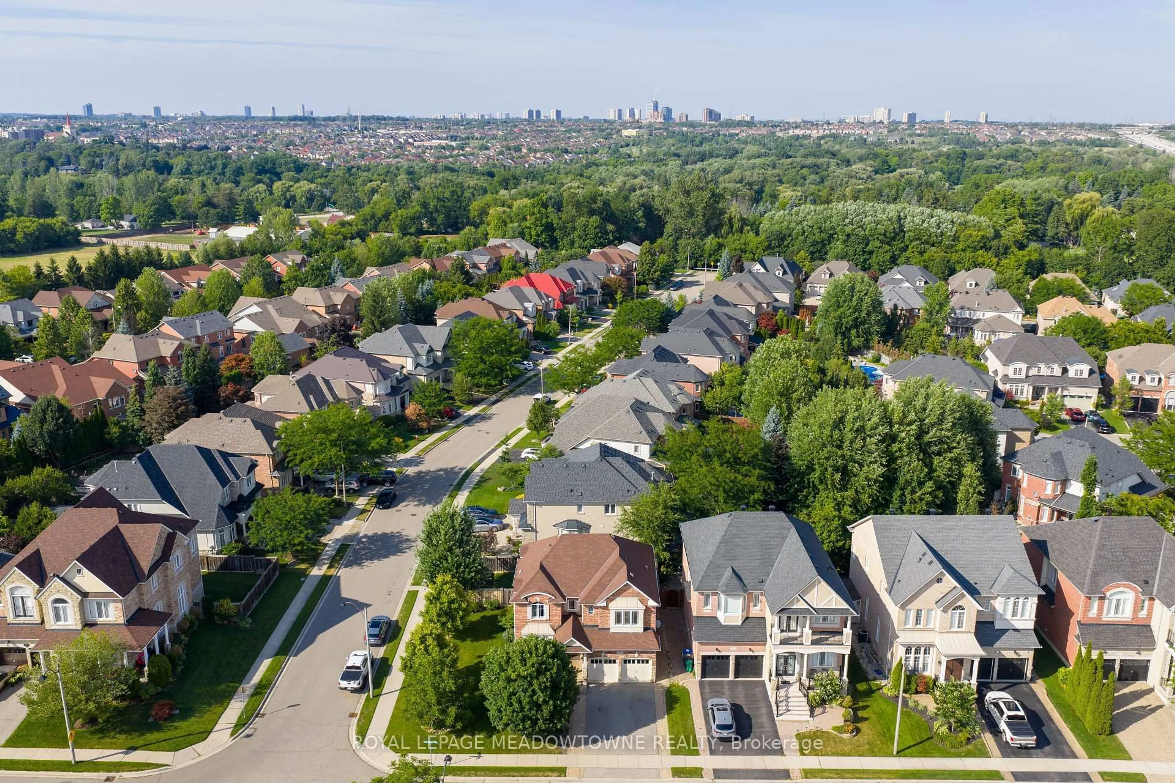 A pic from outside/outdoor area/front of a property/back of a property/a pic from drone, city buildings view from balcony for 9 Black Bear Tr, Brampton Ontario L6Y 5L2