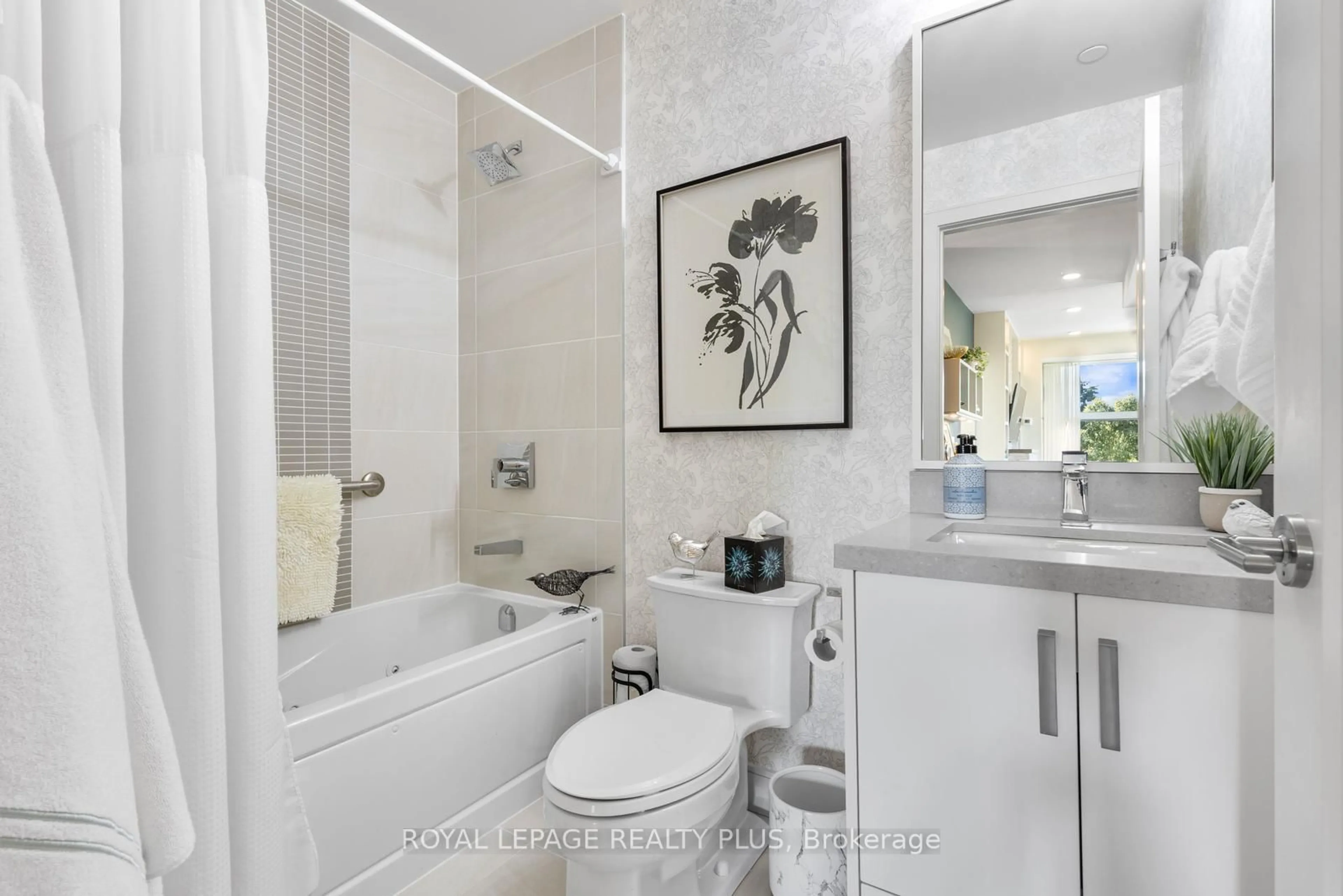 Standard bathroom, ceramic/tile floor for 1575 Lakeshore Rd #327, Mississauga Ontario L5J 0B1