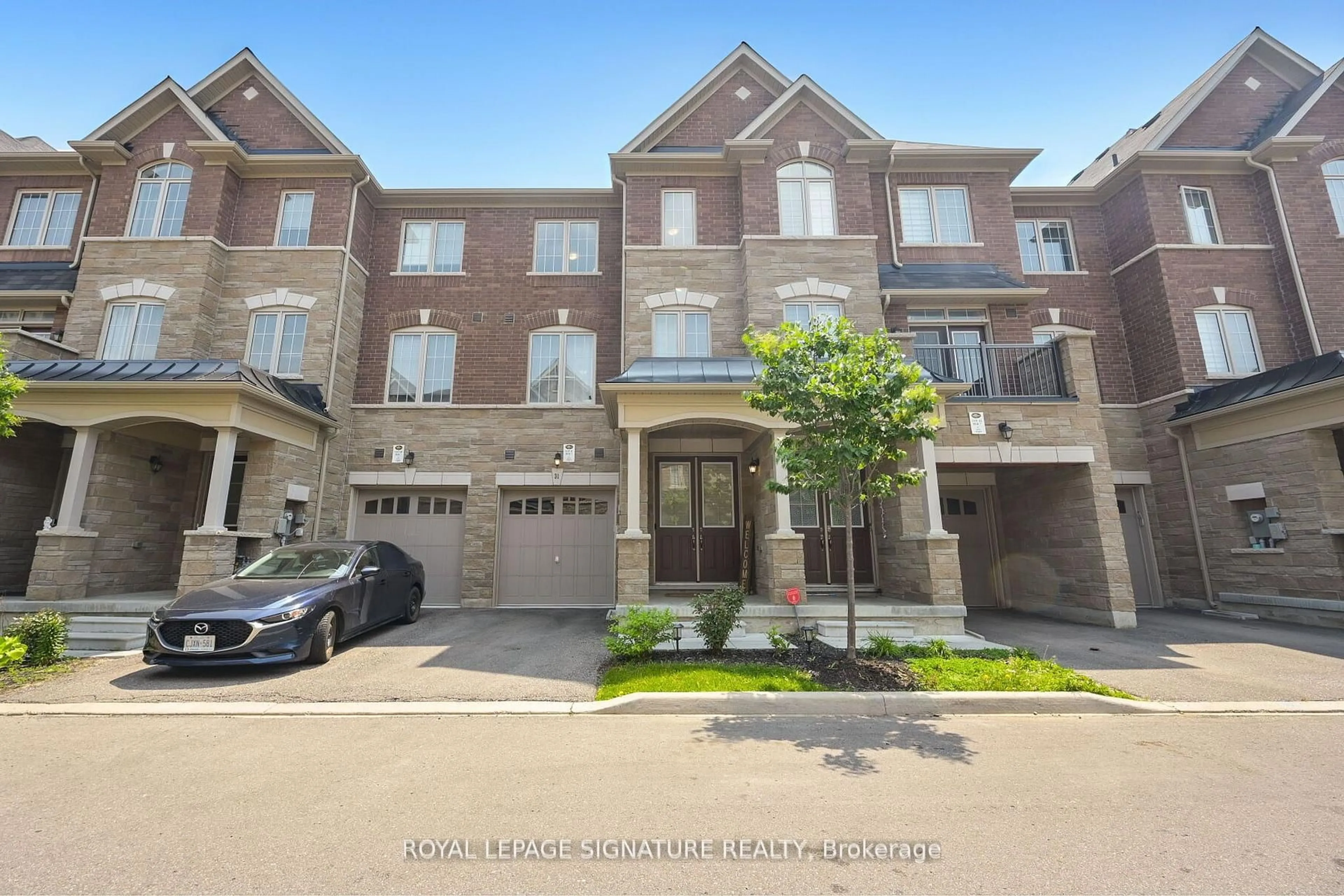 A pic from outside/outdoor area/front of a property/back of a property/a pic from drone, street for 31 Faye St, Brampton Ontario L6P 4M9