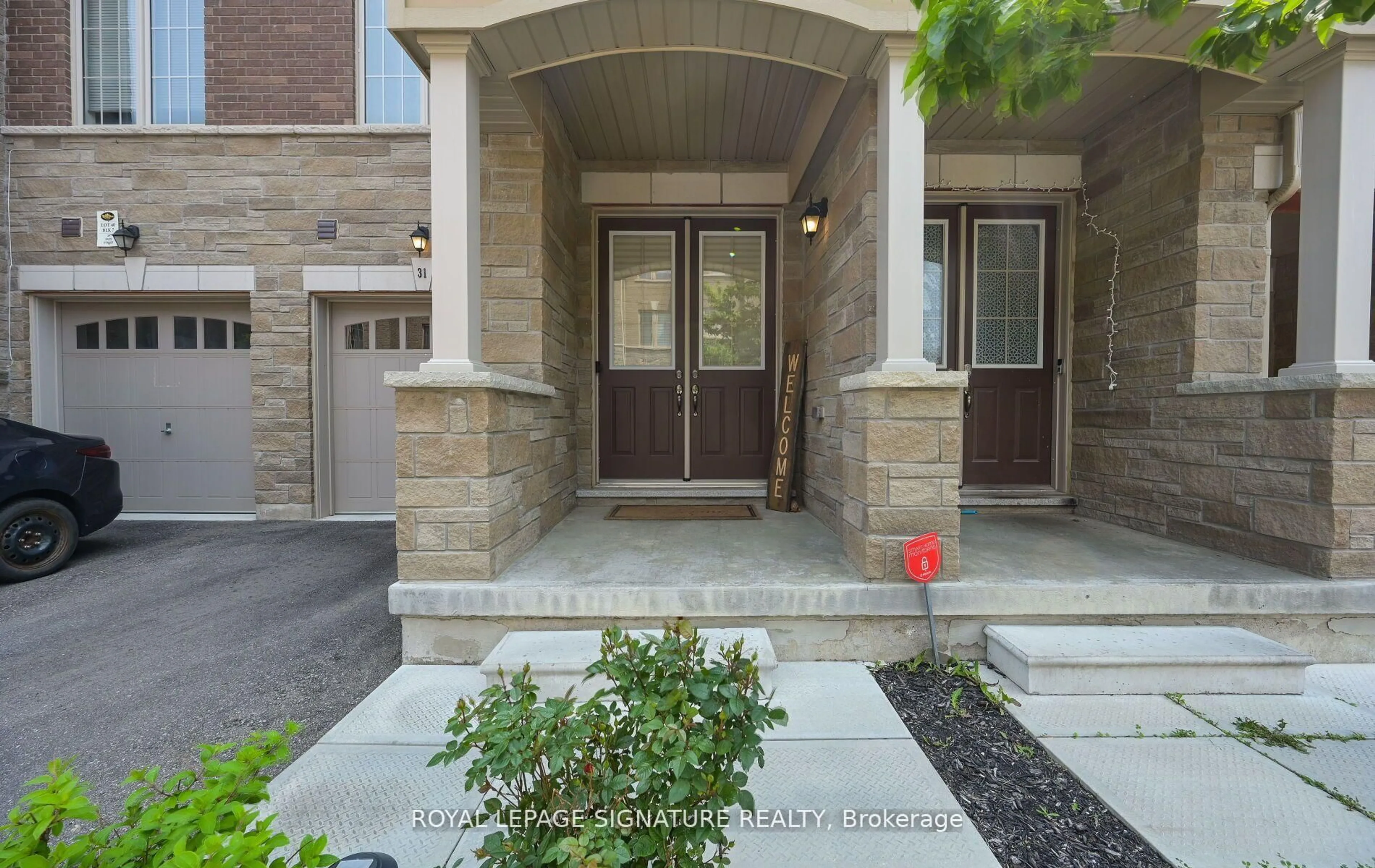 Indoor entryway for 31 Faye St, Brampton Ontario L6P 4M9