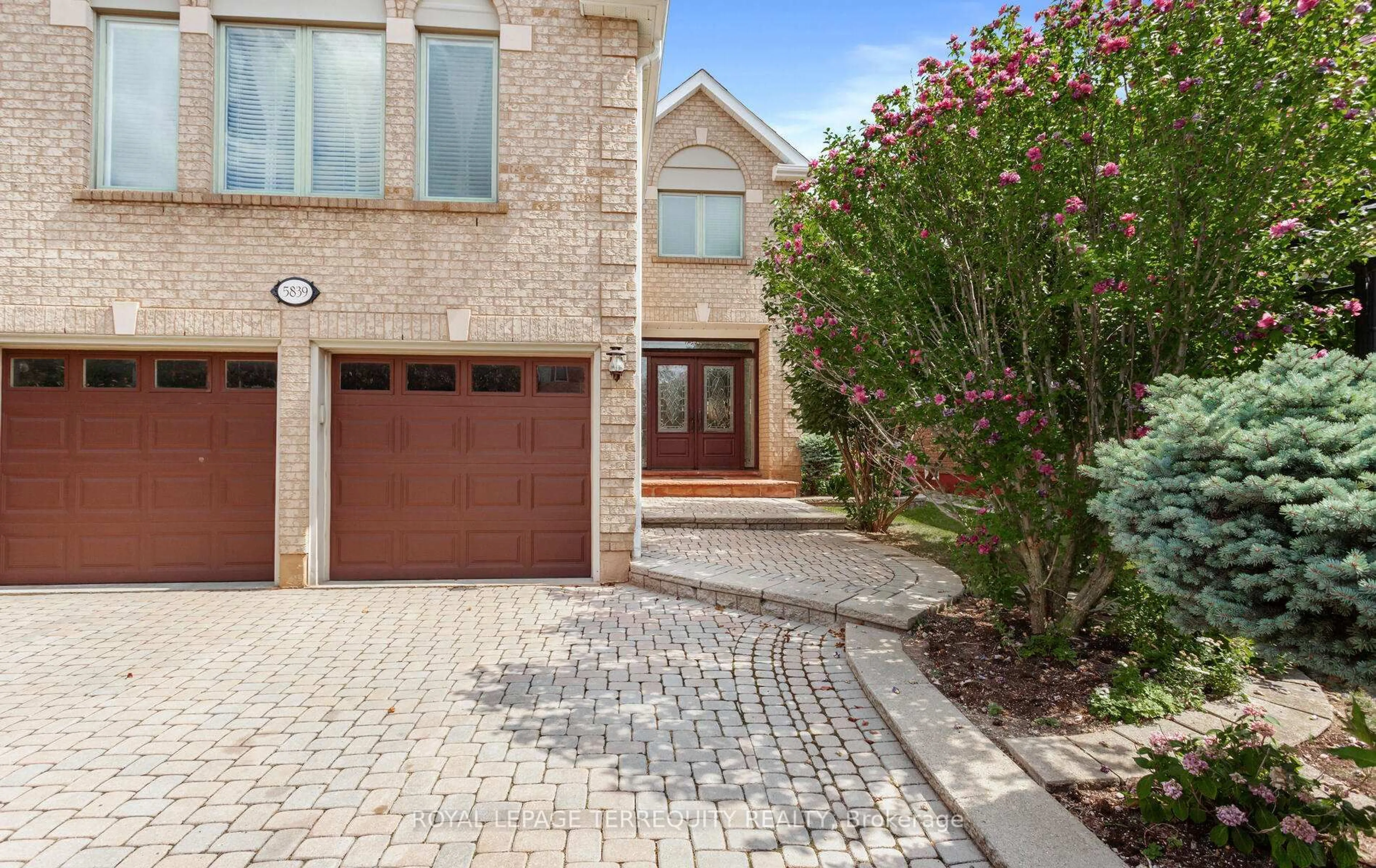 Home with brick exterior material, street for 5839 Fieldon Rd, Mississauga Ontario L5M 5K3