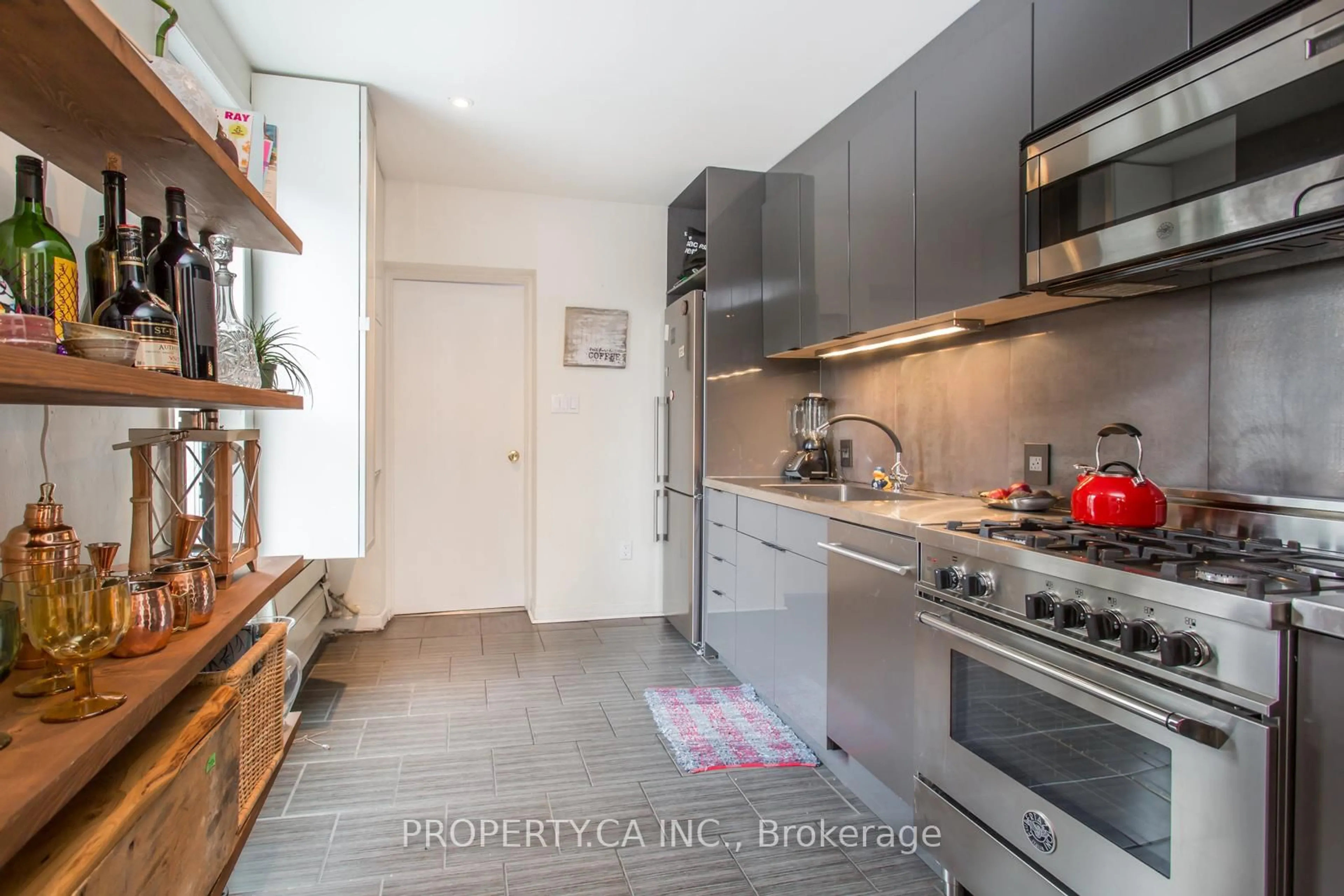 Standard kitchen, ceramic/tile floor for 22 Brad St, Toronto Ontario M6P 1N1