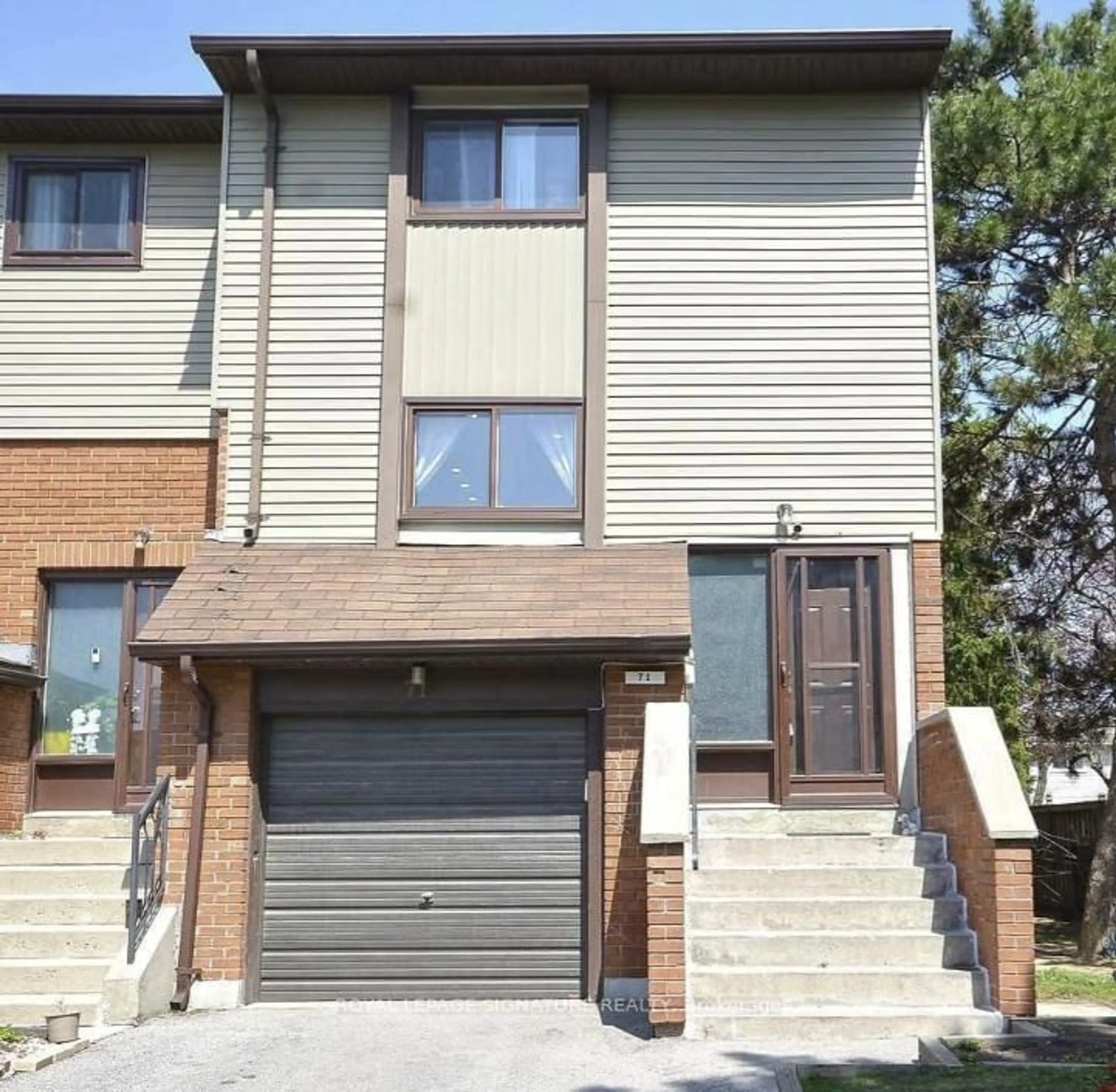 Home with brick exterior material, street for 71 Carleton Pl, Brampton Ontario L6T 3Z4