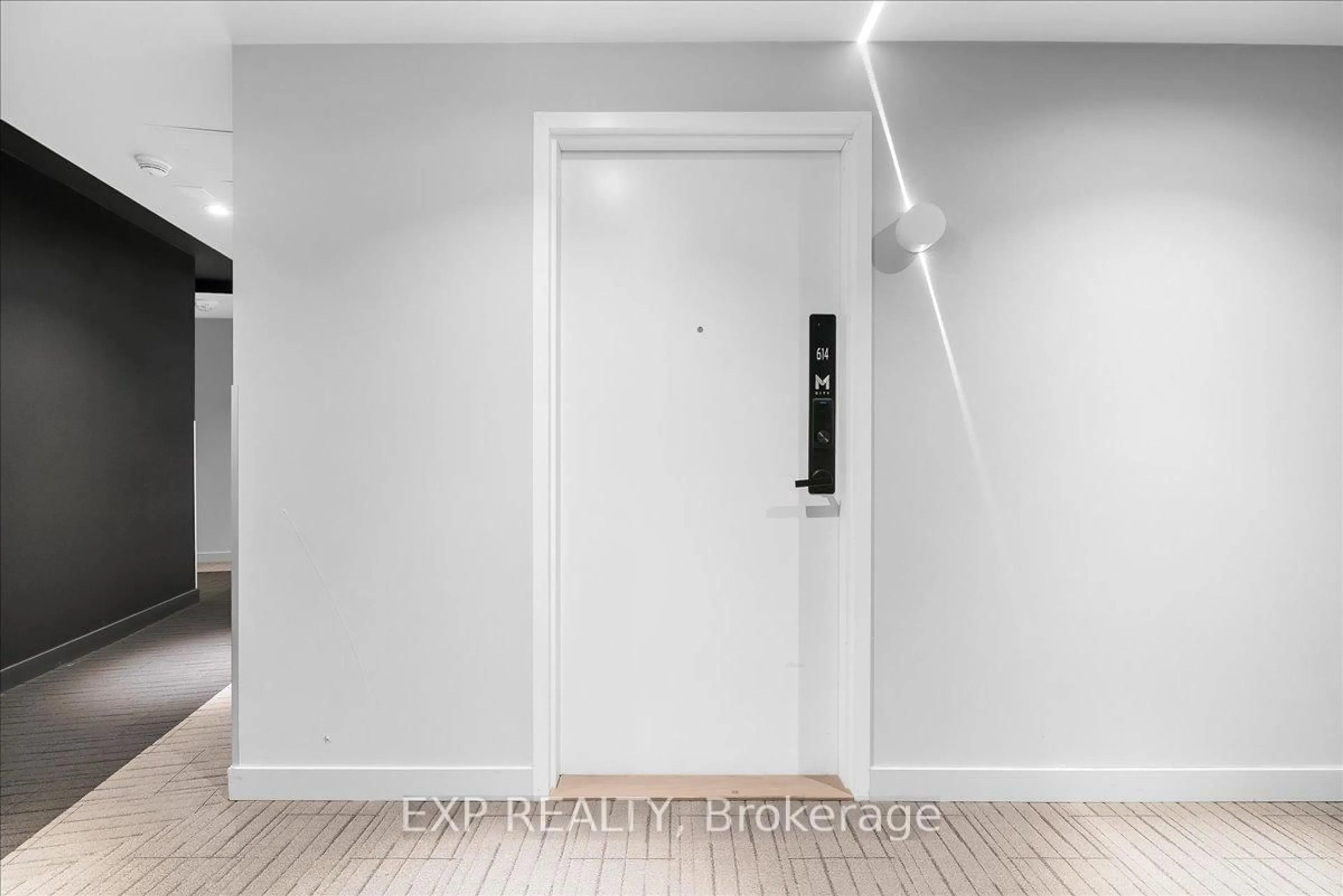 Indoor entryway for 3883 Quartz Rd #614, Mississauga Ontario L5B 0M4