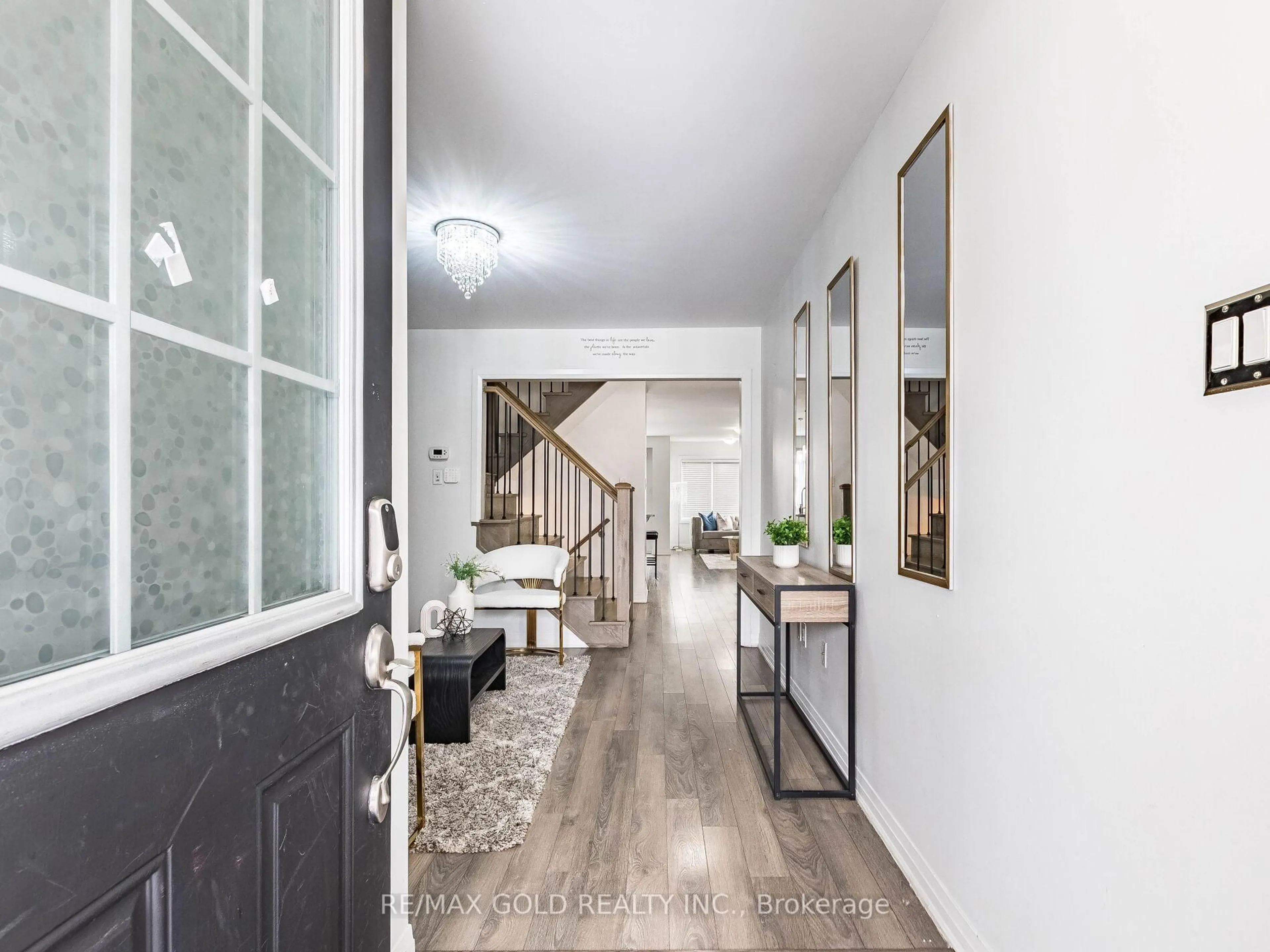 Indoor entryway for 19 Lothbury Dr, Brampton Ontario L7A 4G7