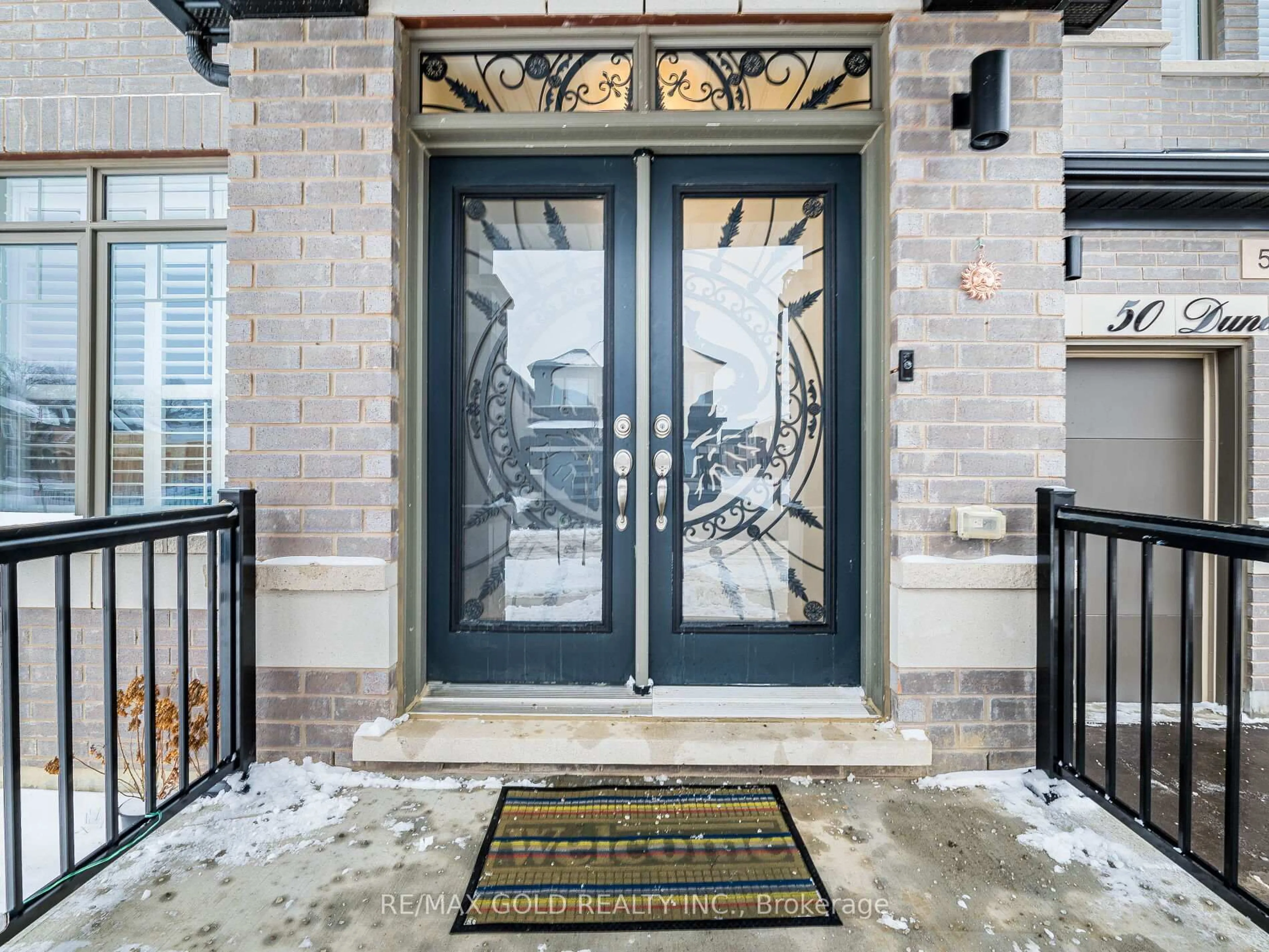 Indoor entryway for 50 Dundee St, Caledon Ontario L7C 4K2