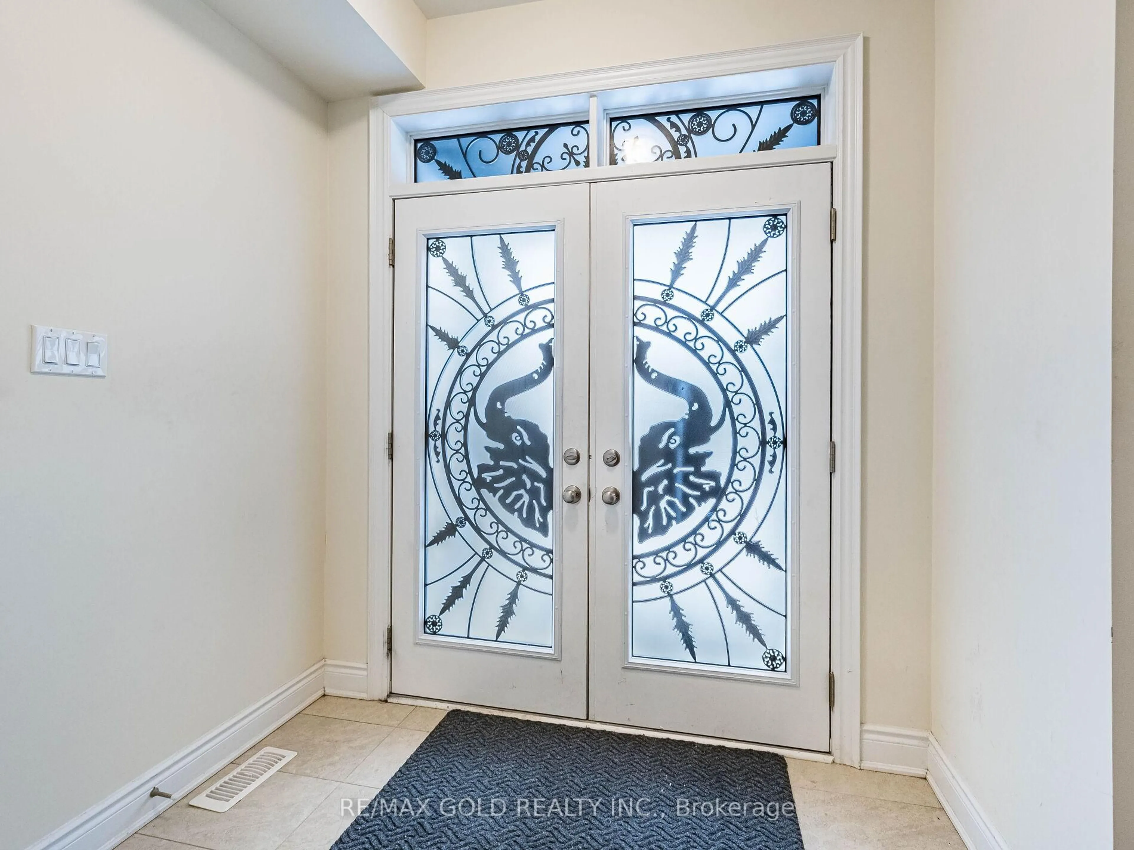 Indoor entryway for 50 Dundee St, Caledon Ontario L7C 4K2