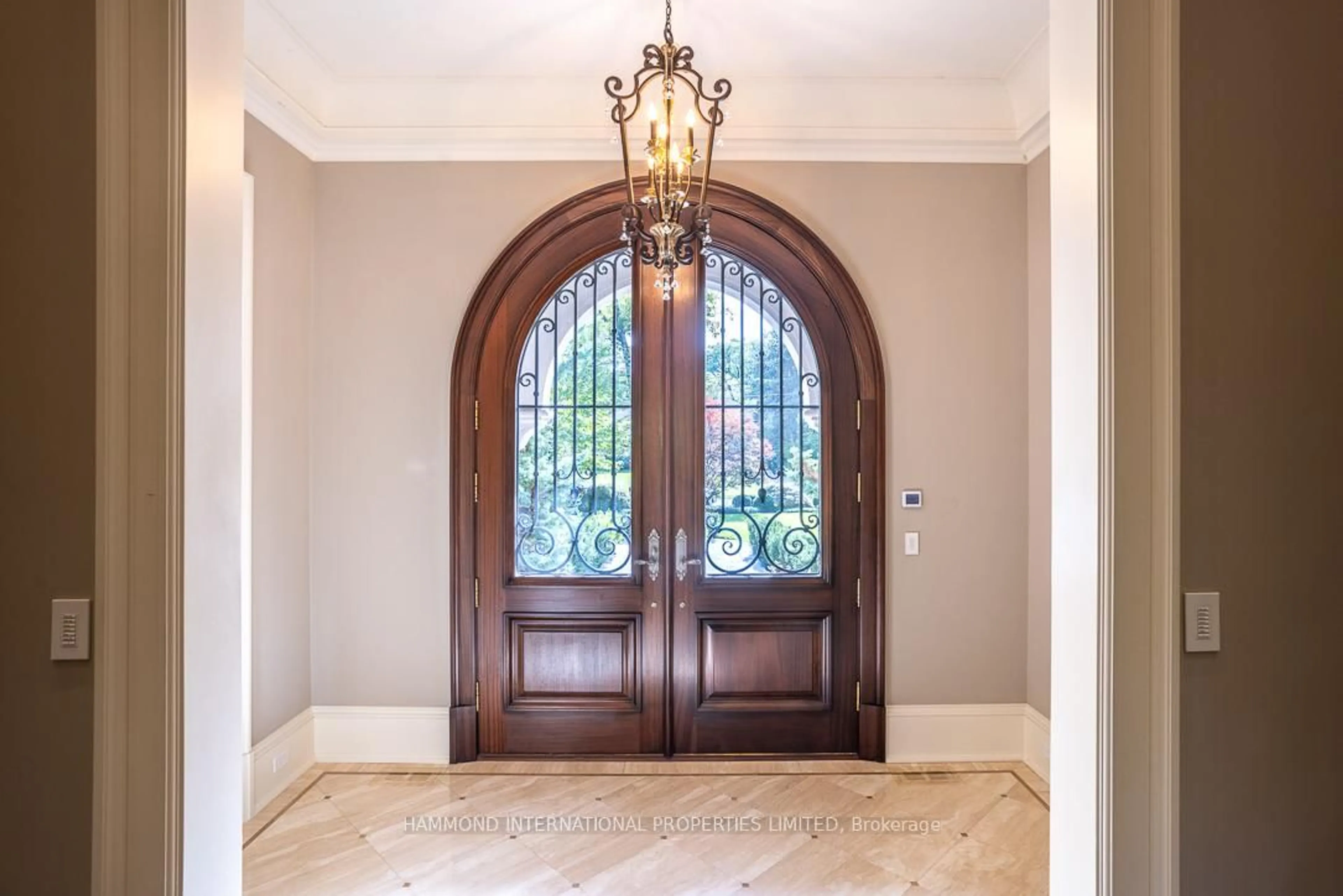 Indoor entryway for 43 North Dr, Toronto Ontario M9A 4R1