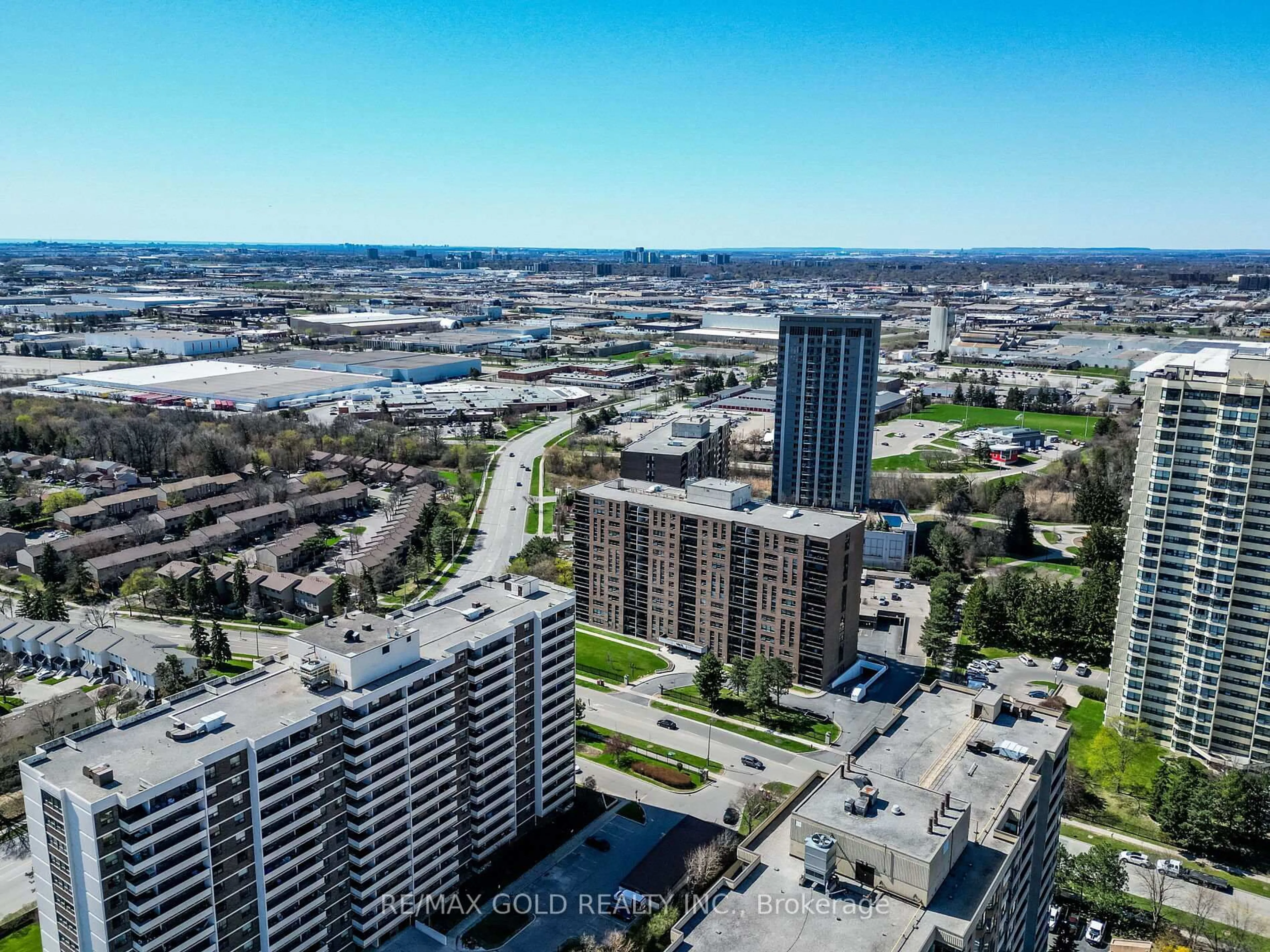 A pic from outside/outdoor area/front of a property/back of a property/a pic from drone, city buildings view from balcony for 4 Lisa St #610, Brampton Ontario L6T 4B6