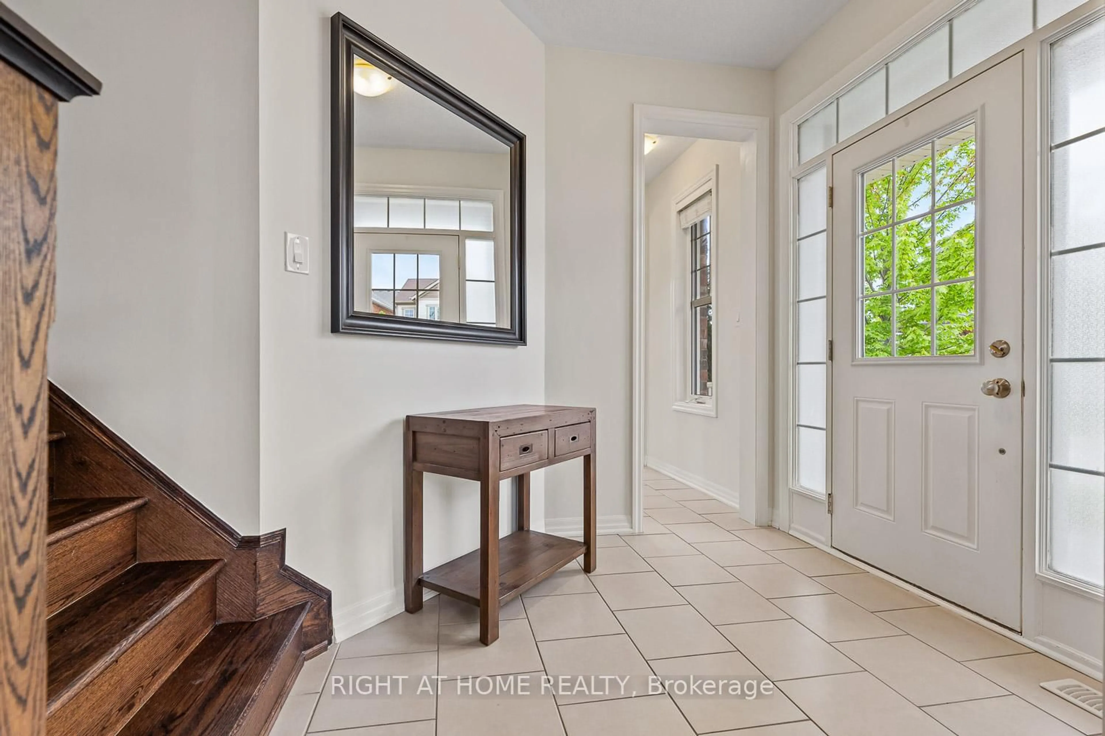 Indoor entryway for 41 Stedford Cres, Brampton Ontario L7A 4P5