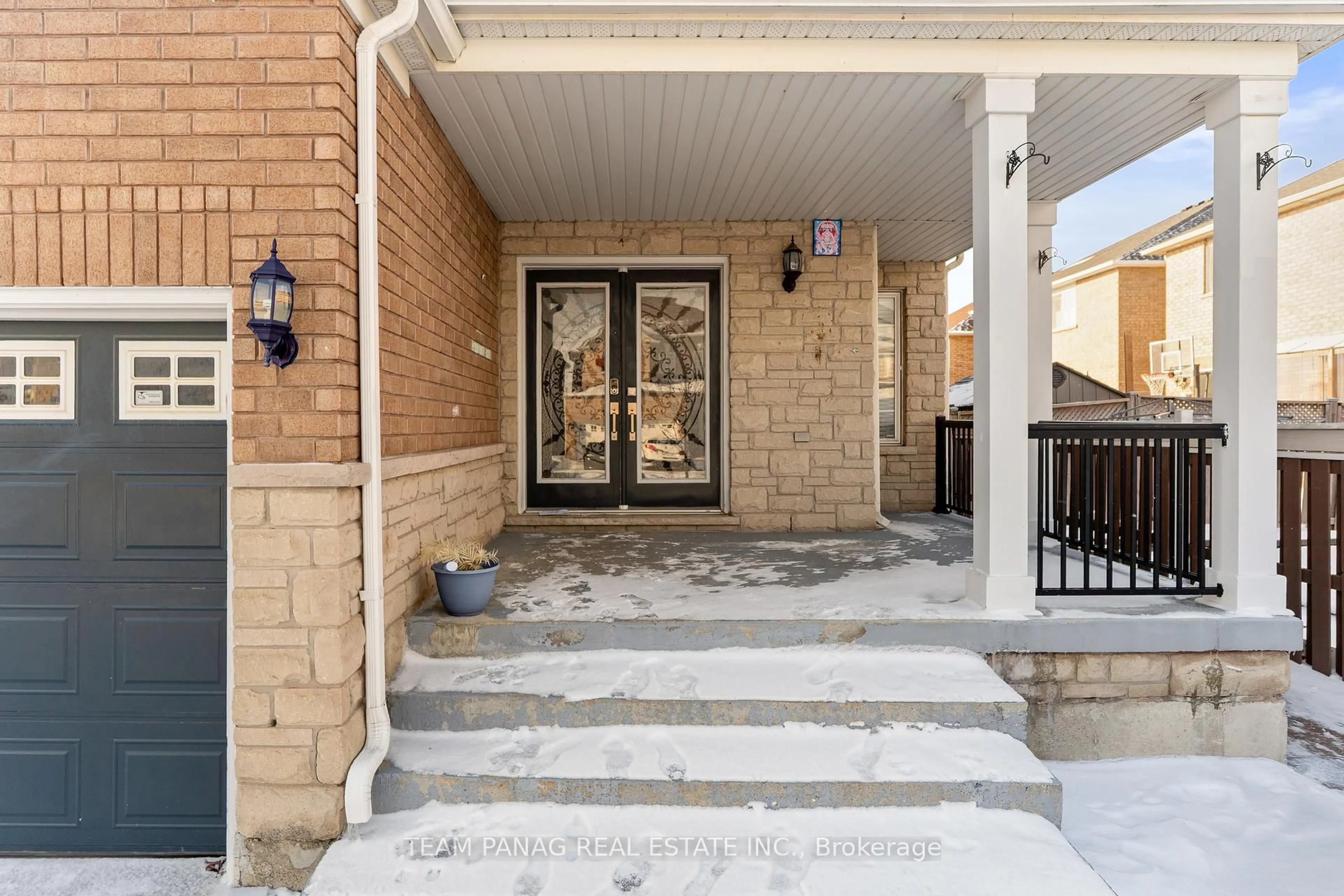 Unknown for 24 Roundstone Dr, Brampton Ontario L6X 0K7