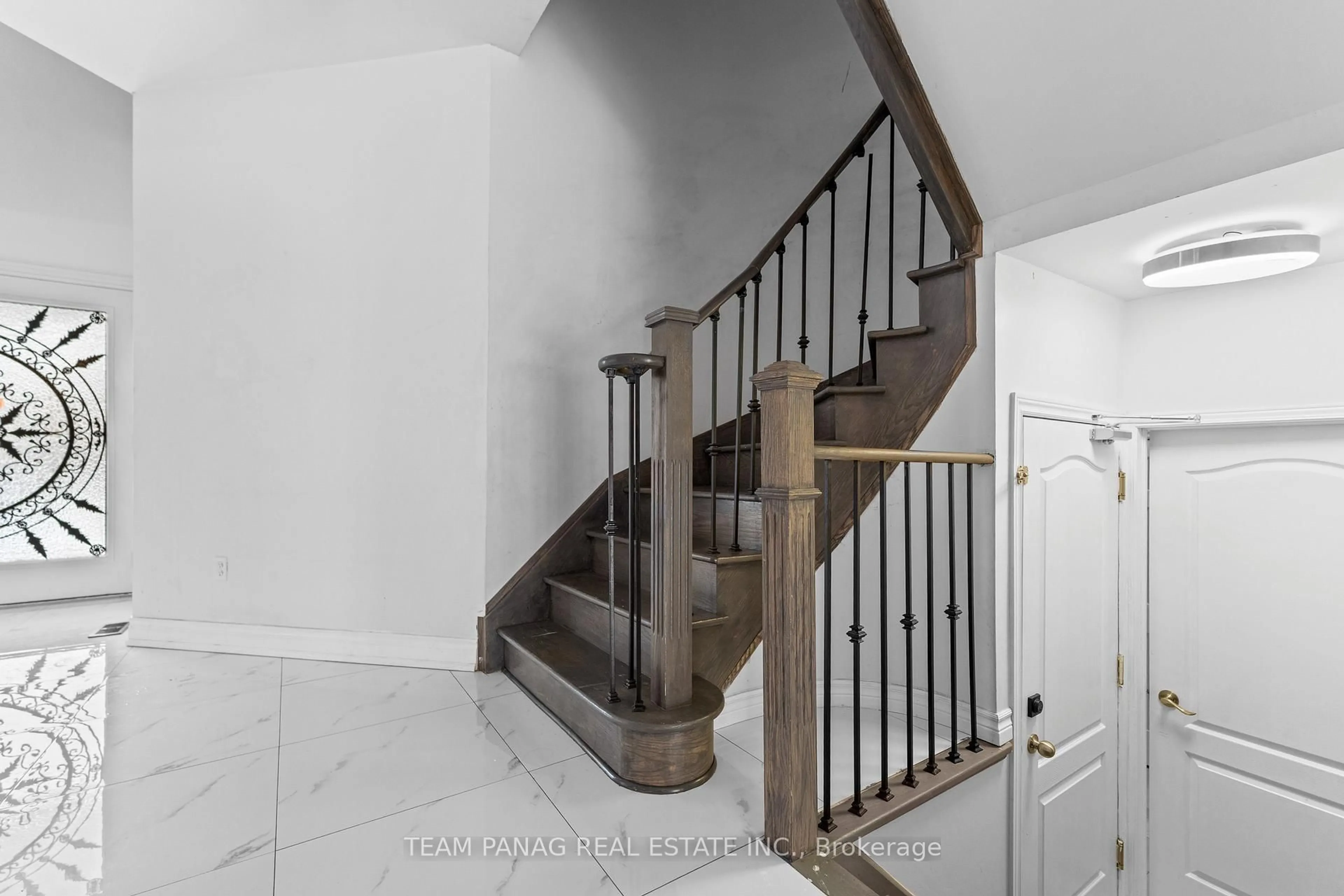 Stairs for 24 Roundstone Dr, Brampton Ontario L6X 0K7