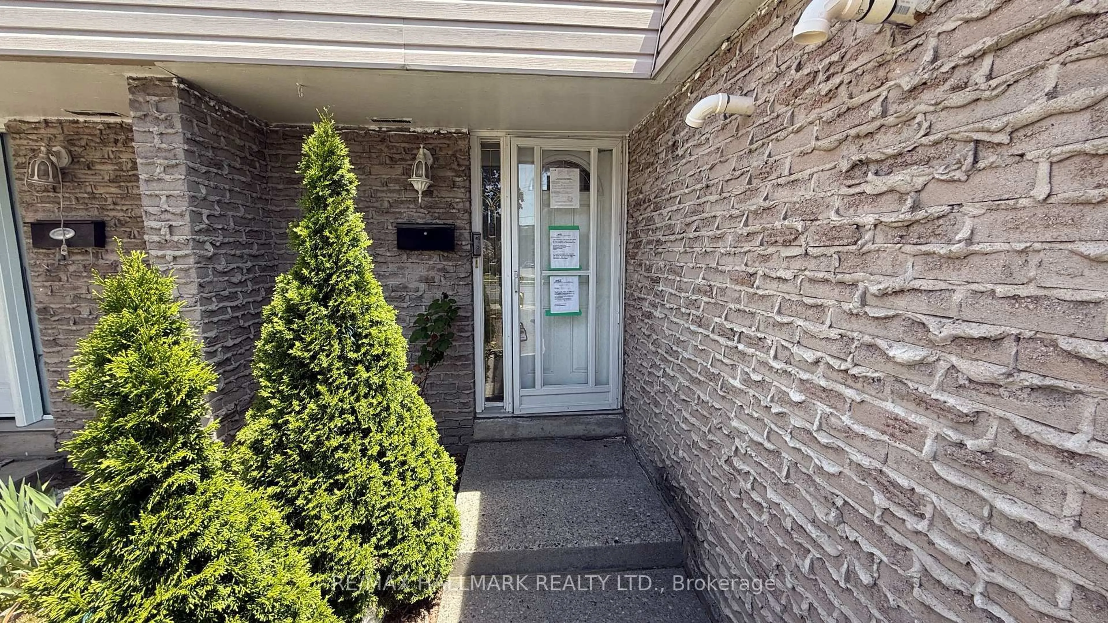 Indoor entryway for 3600 Morning Star Dr #10, Mississauga Ontario L4T 1Y5