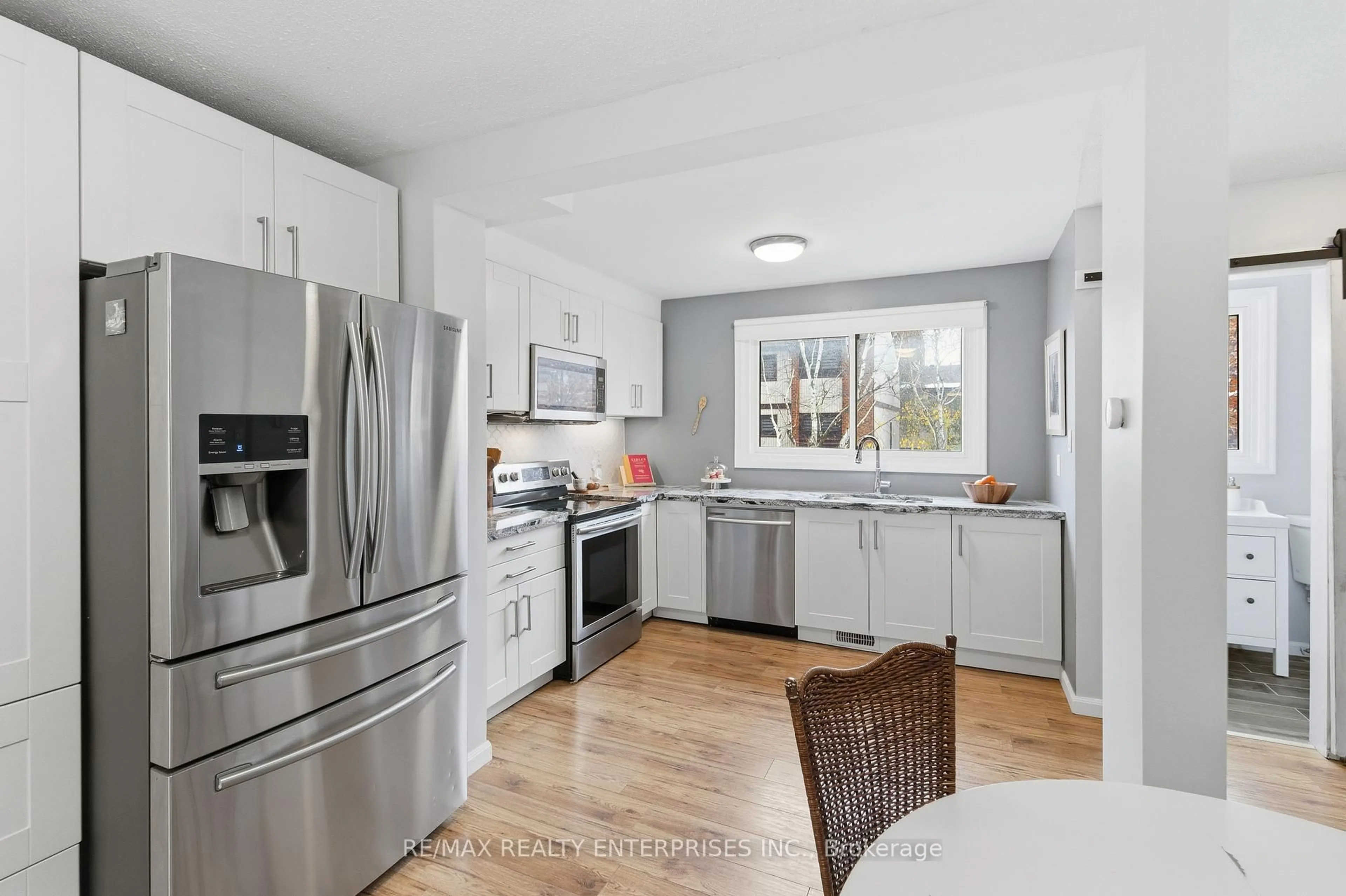 Open concept kitchen, ceramic/tile floor for 1060 Walden Circ #42, Mississauga Ontario L5J 4J9