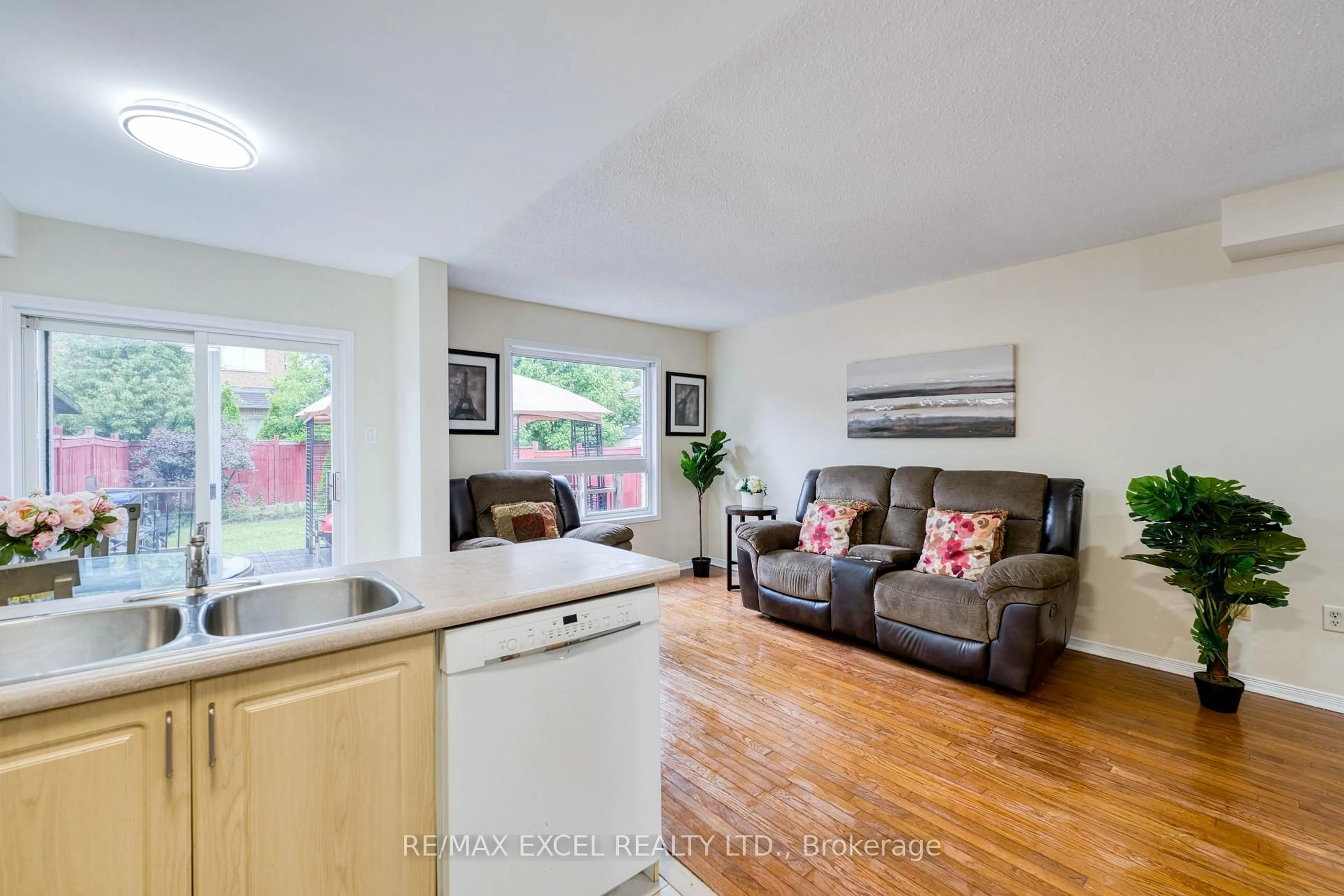 Living room with furniture, wood/laminate floor for 5909 Churchill Meadows Blvd, Mississauga Ontario L5M 6Y2