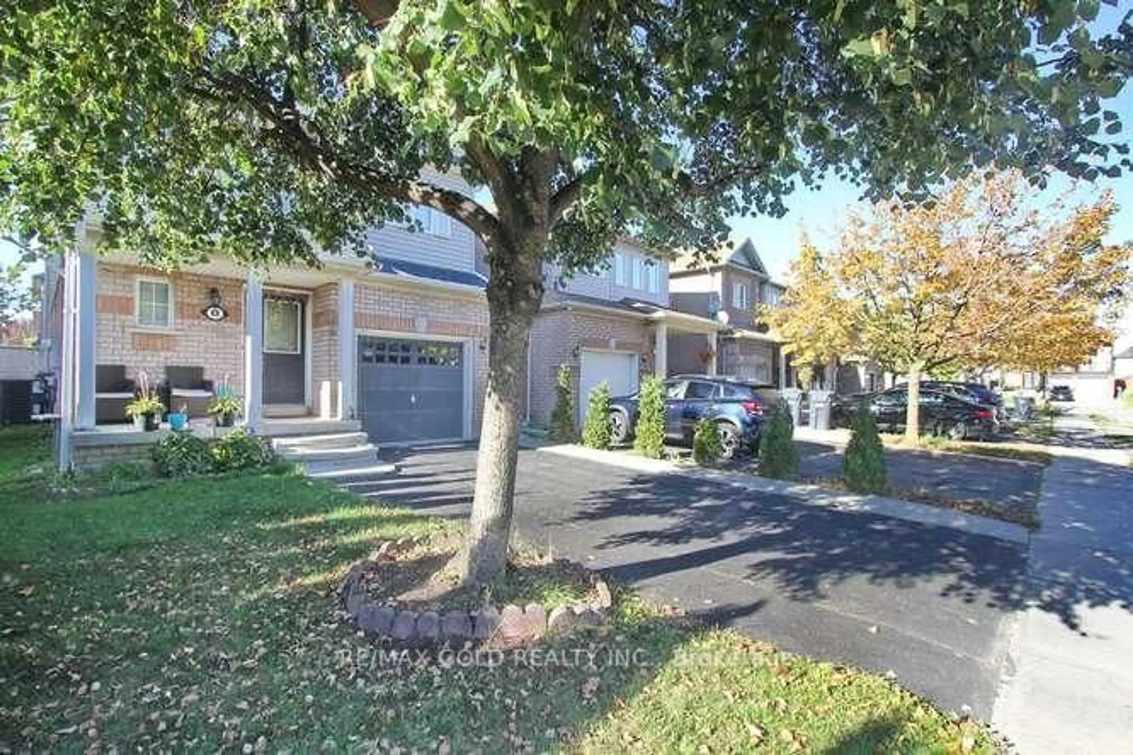 A pic from outside/outdoor area/front of a property/back of a property/a pic from drone, street for 88 Ridgemore Cres, Brampton Ontario L7A 2L5