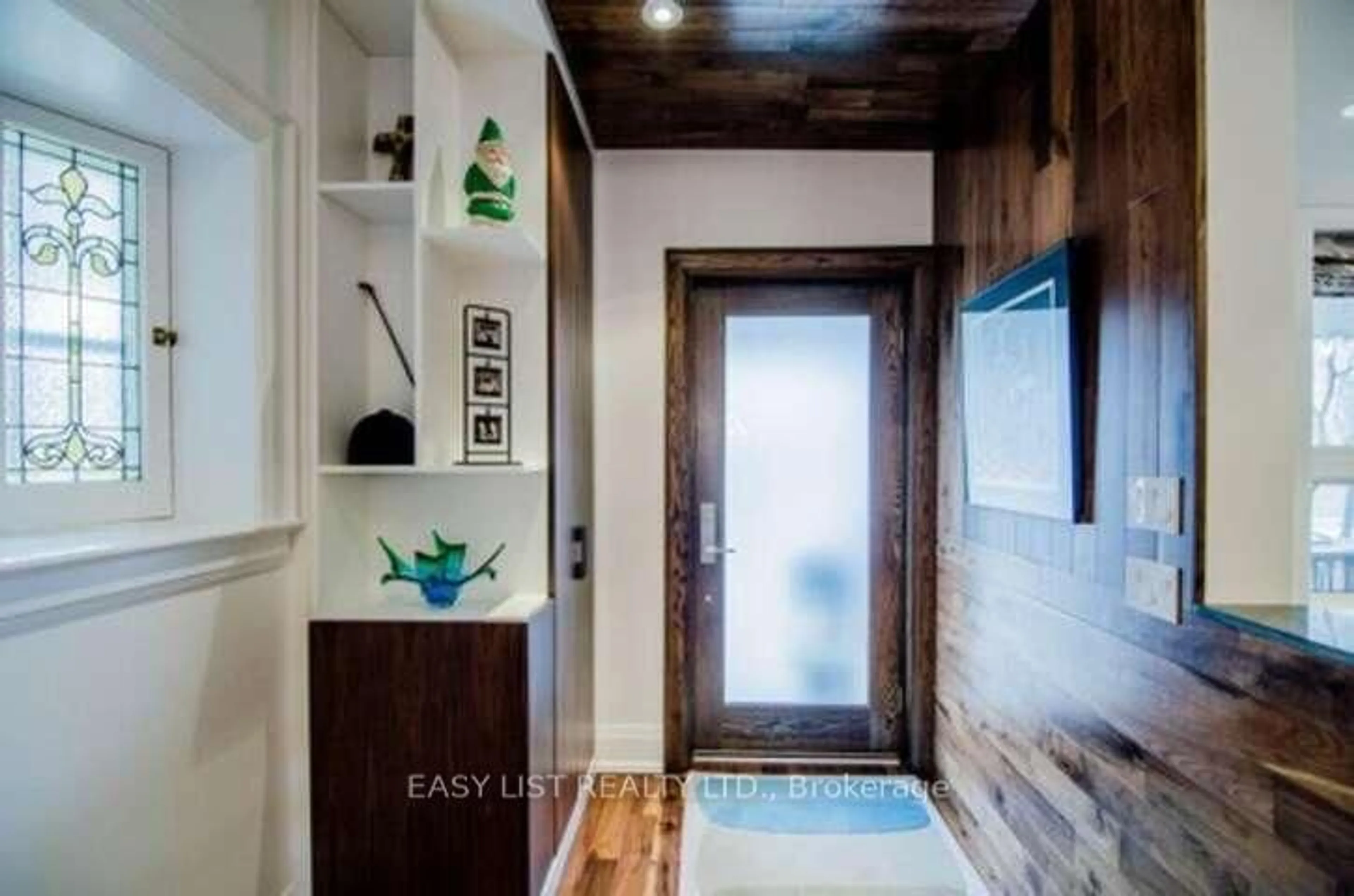 Indoor entryway for 76 Dunn Ave, Toronto Ontario M6K 2R6