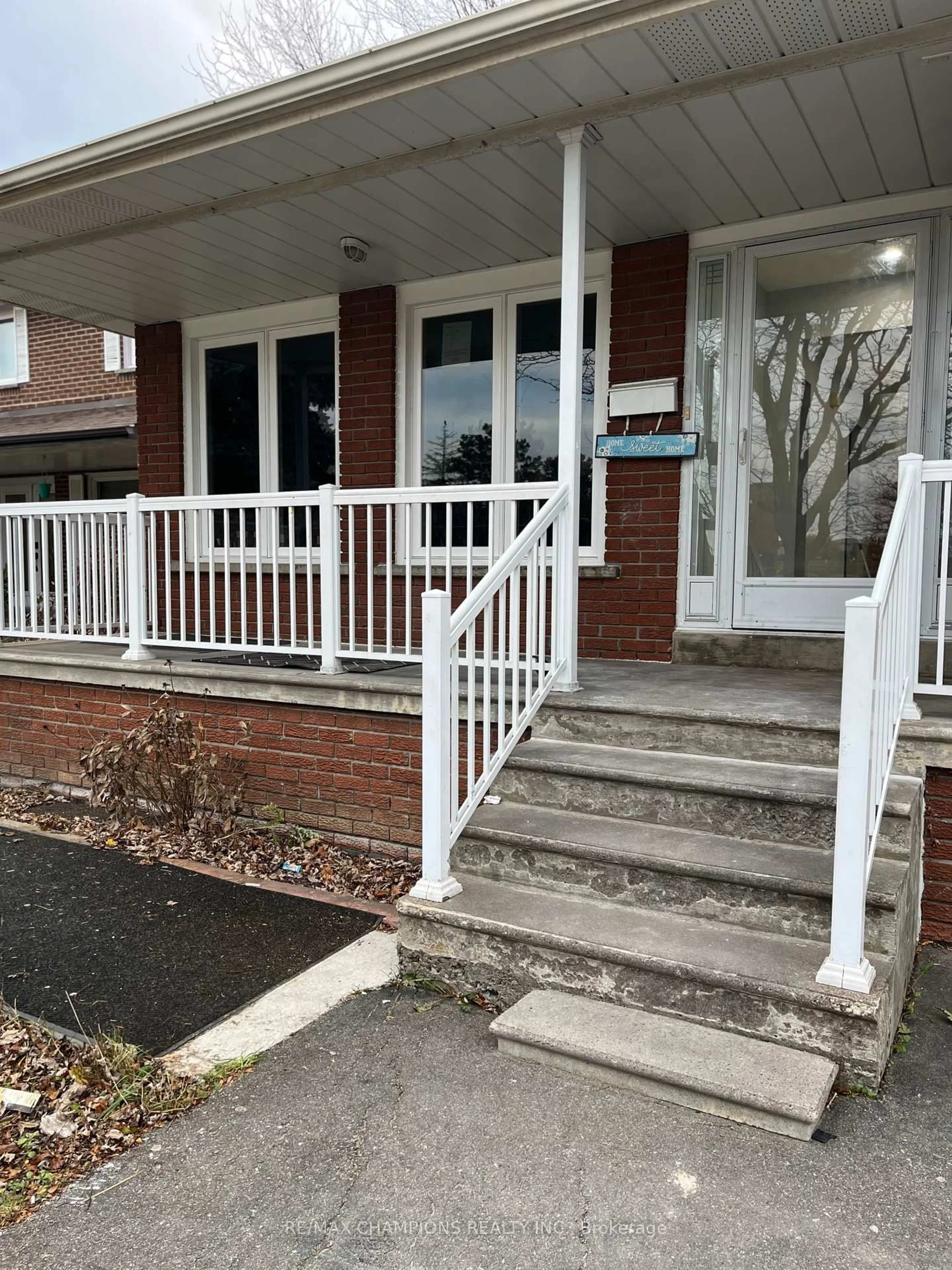 Unknown for 249 Centre St, Brampton Ontario L6V 2R3