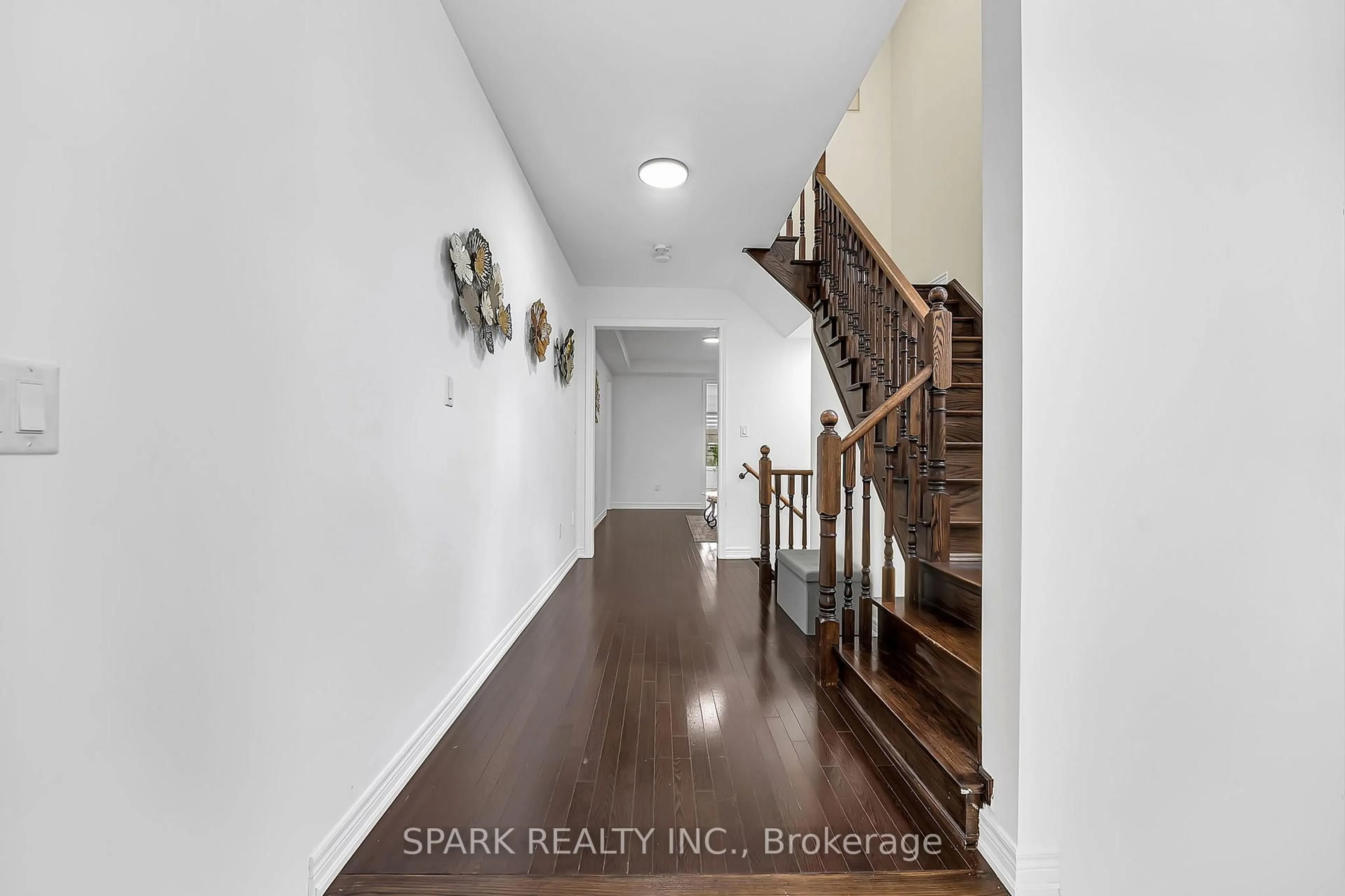 Indoor entryway for 5 Boathouse Rd, Brampton Ontario L7A 5B4