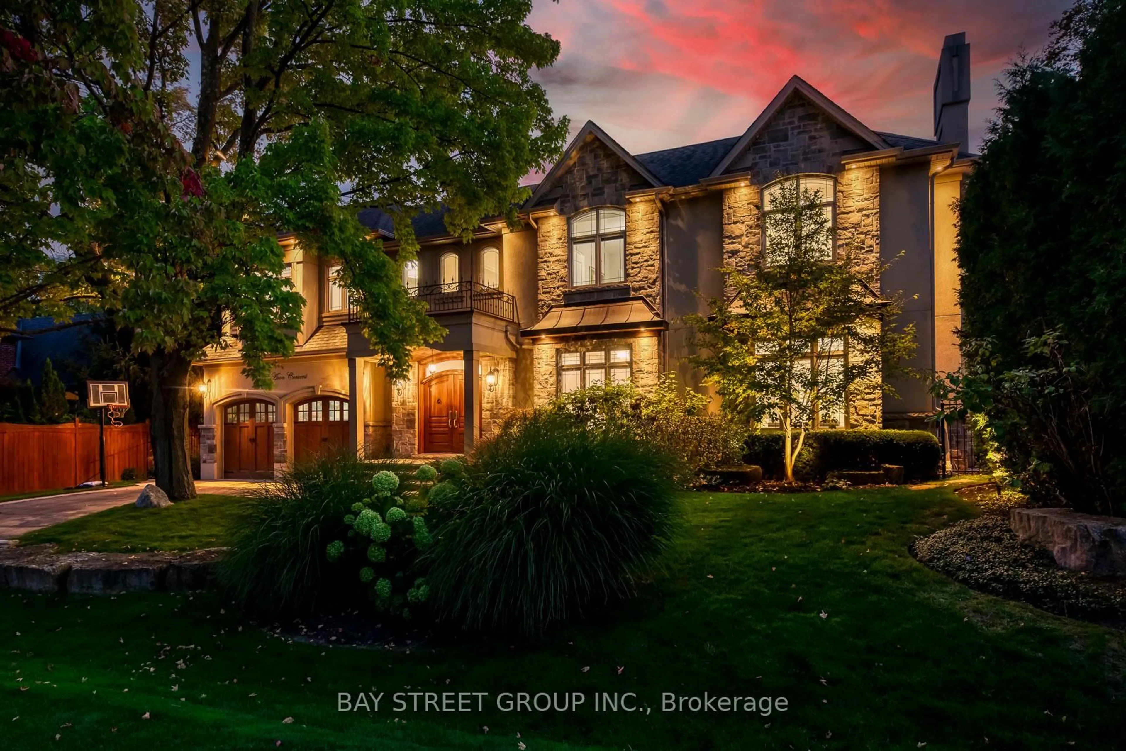 Home with brick exterior material, street for 452 Avon Cres, Oakville Ontario L6J 2T3