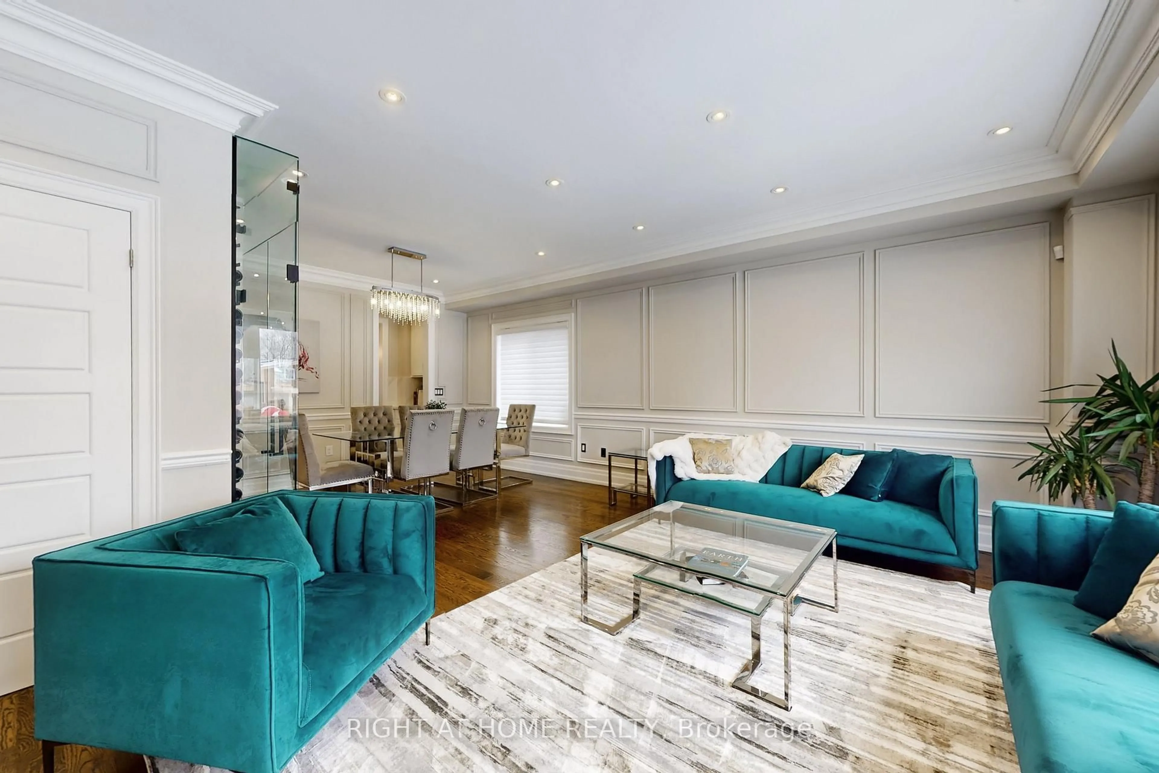 Living room with furniture, unknown for 129 Meadowbank Rd, Toronto Ontario M9B 5E2