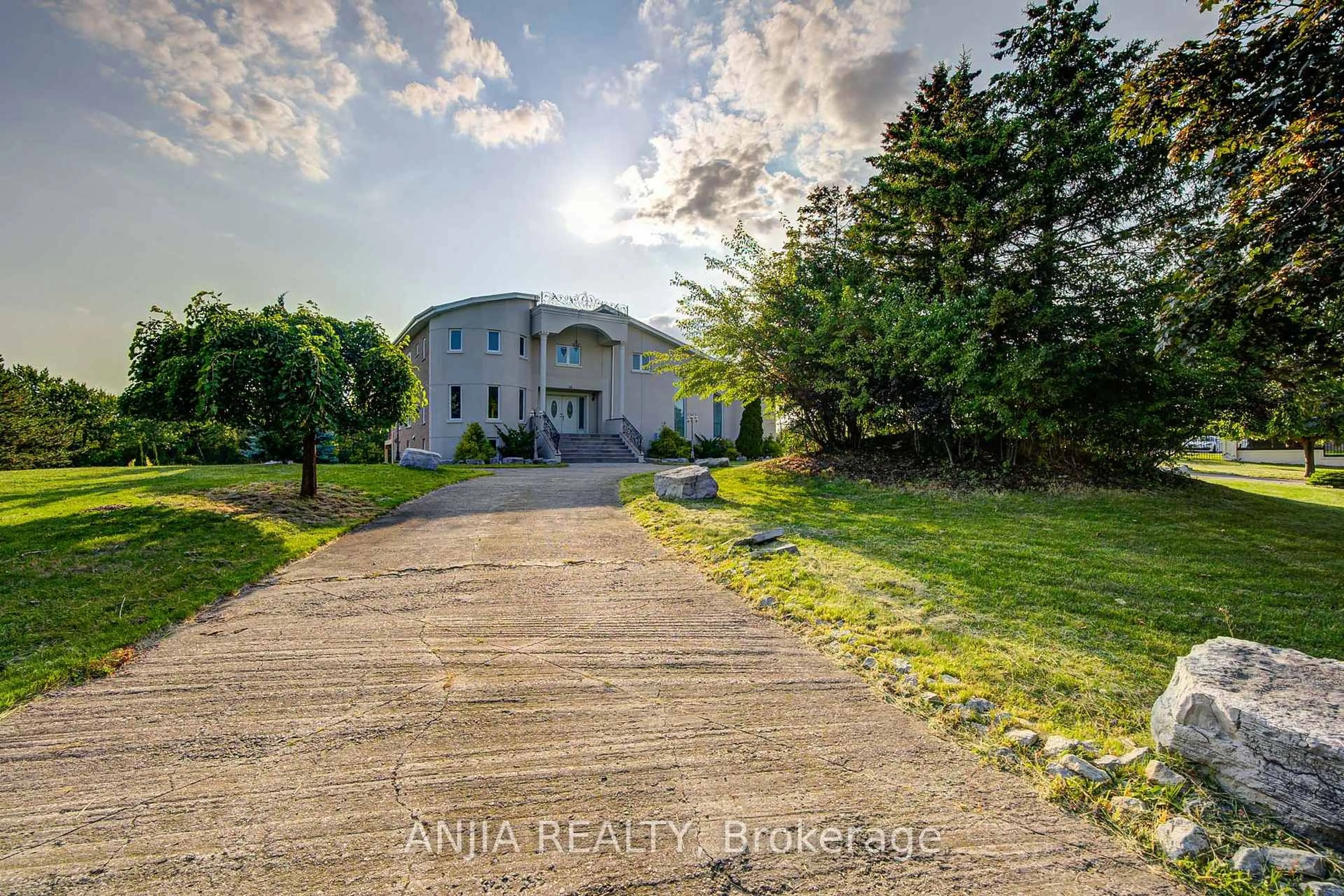 A pic from outside/outdoor area/front of a property/back of a property/a pic from drone, unknown for 44 Bellini Ave, Brampton Ontario L6P 0E2