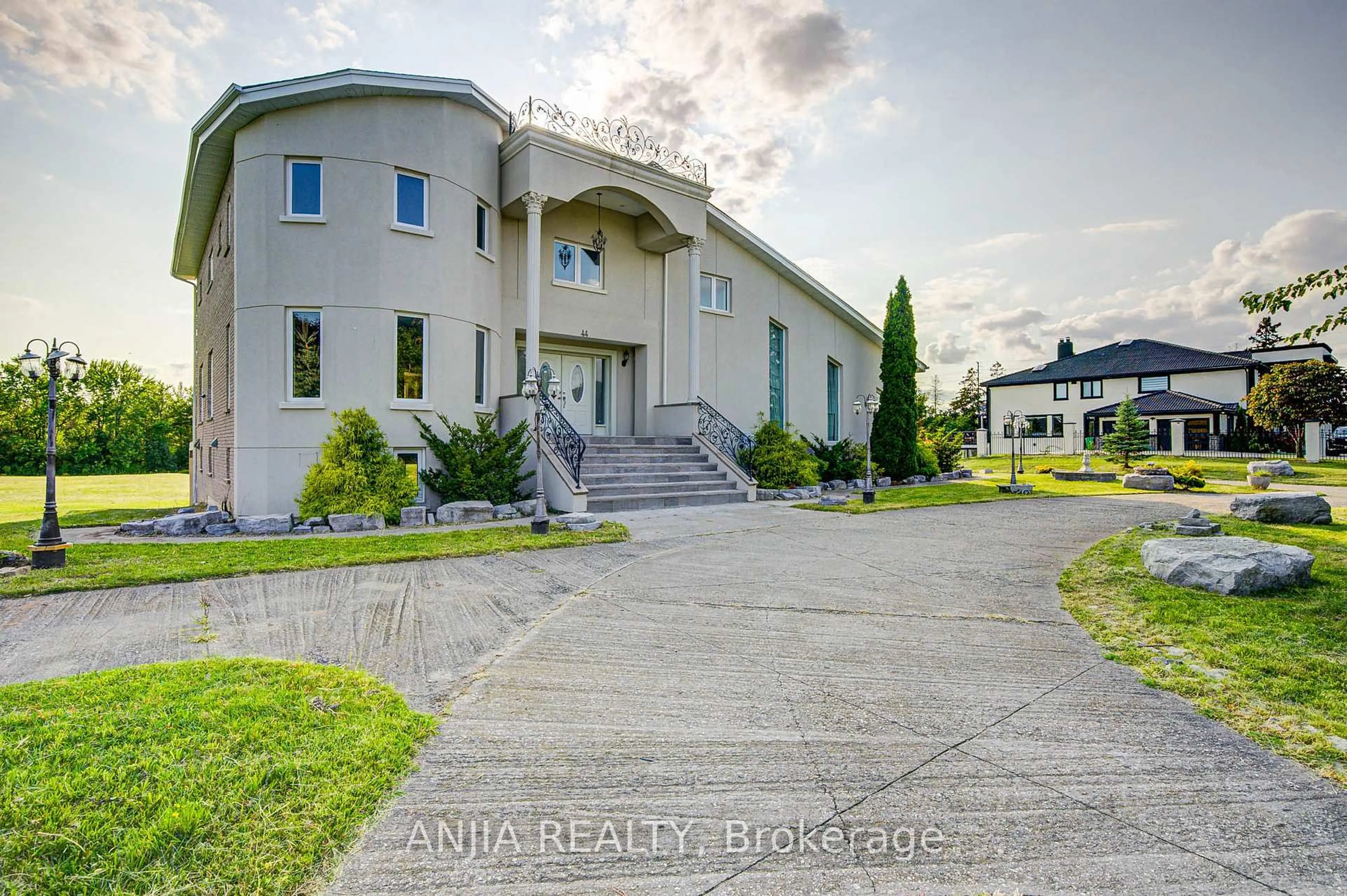 A pic from outside/outdoor area/front of a property/back of a property/a pic from drone, building for 44 Bellini Ave, Brampton Ontario L6P 0E2