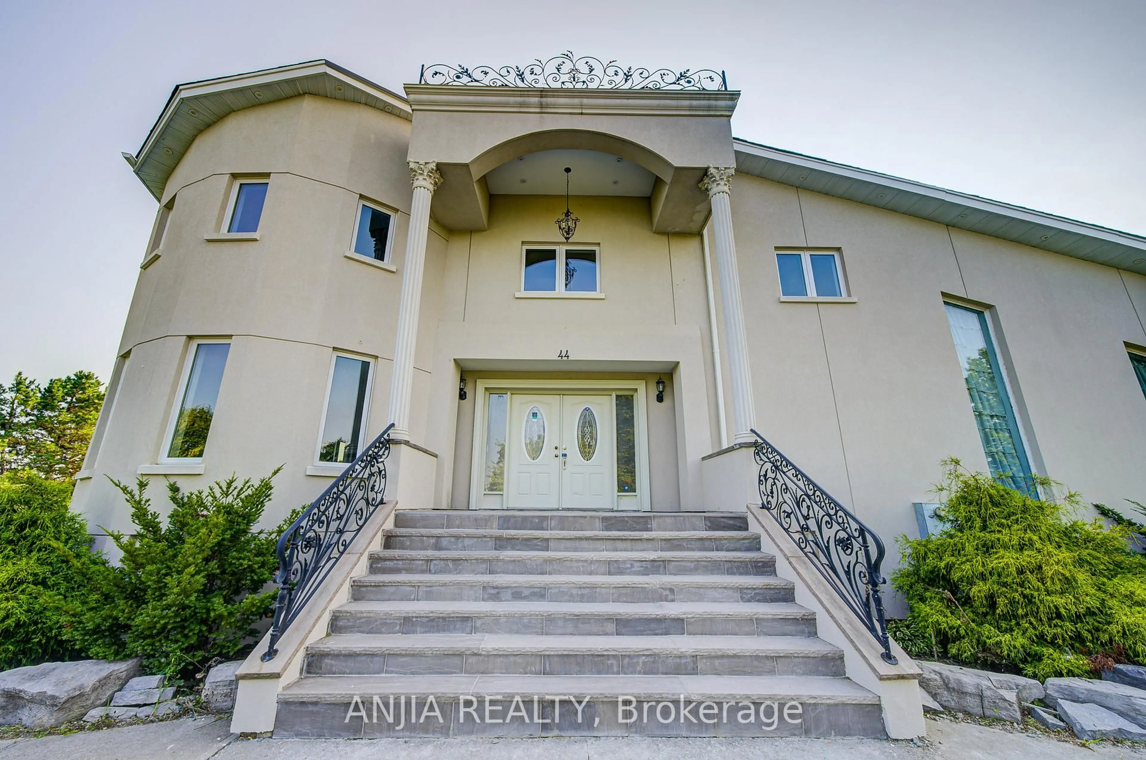 Unknown for 44 Bellini Ave, Brampton Ontario L6P 0E2