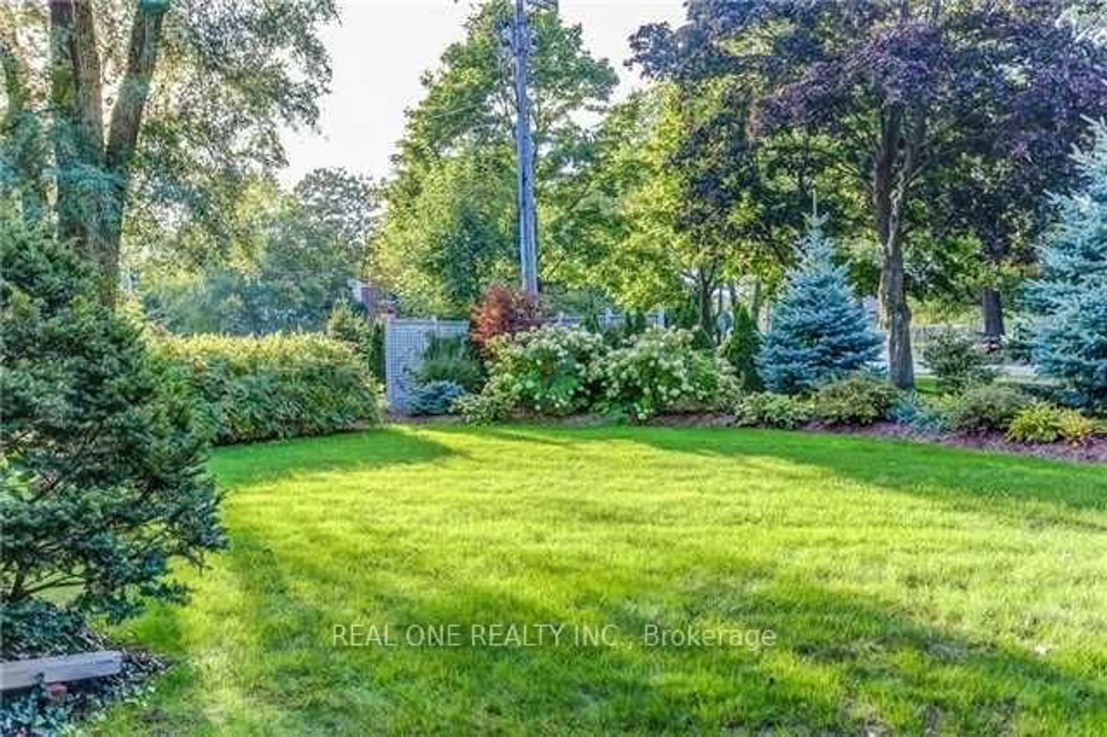 Patio, forest/trees view for 1268 Lorne Park Rd, Mississauga Ontario L5H 3A8