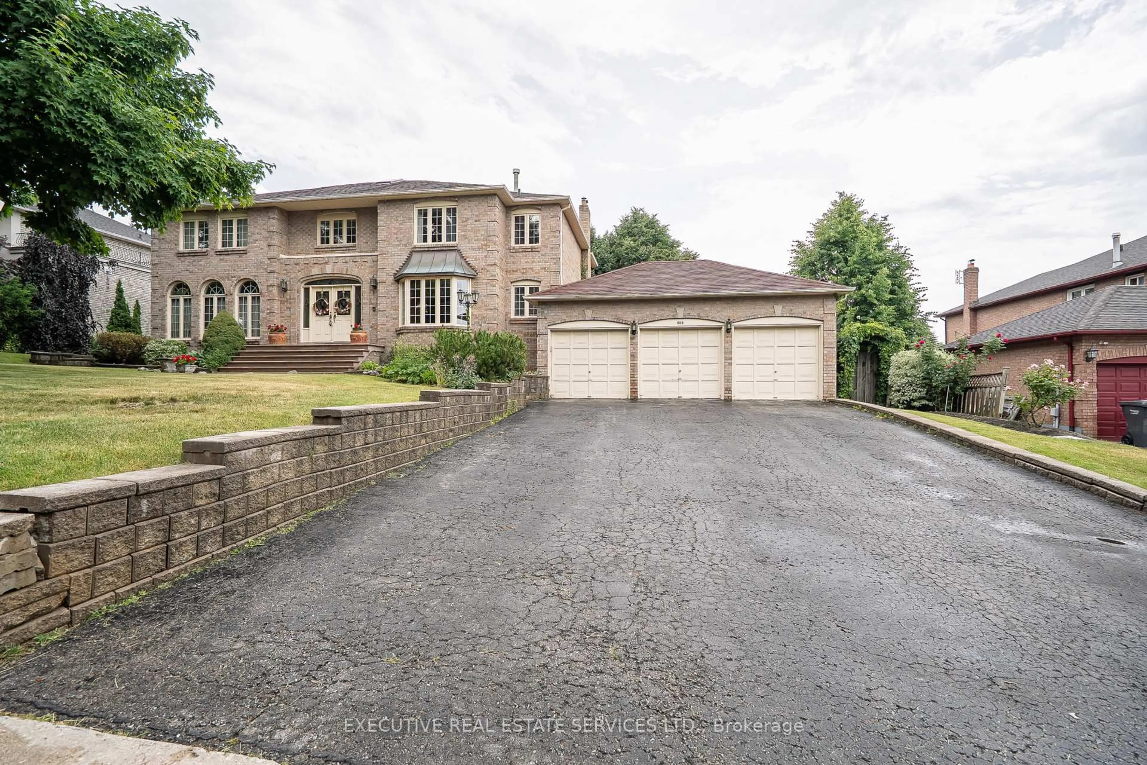 A pic from outside/outdoor area/front of a property/back of a property/a pic from drone, street for 503 Conservation Dr, Brampton Ontario L6Z 0C2