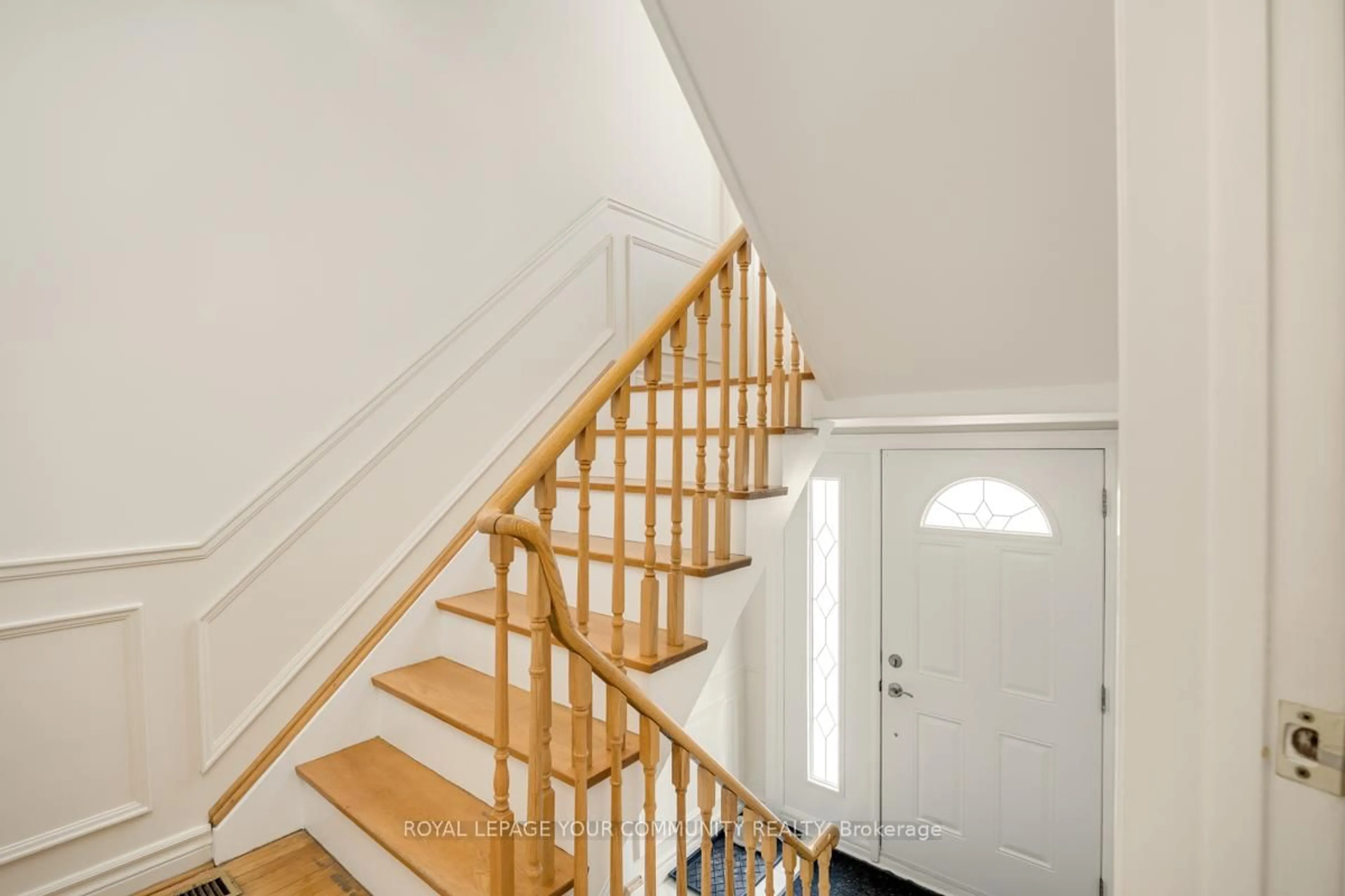 Stairs for 16 Martini Dr, Toronto Ontario M6M 4X5