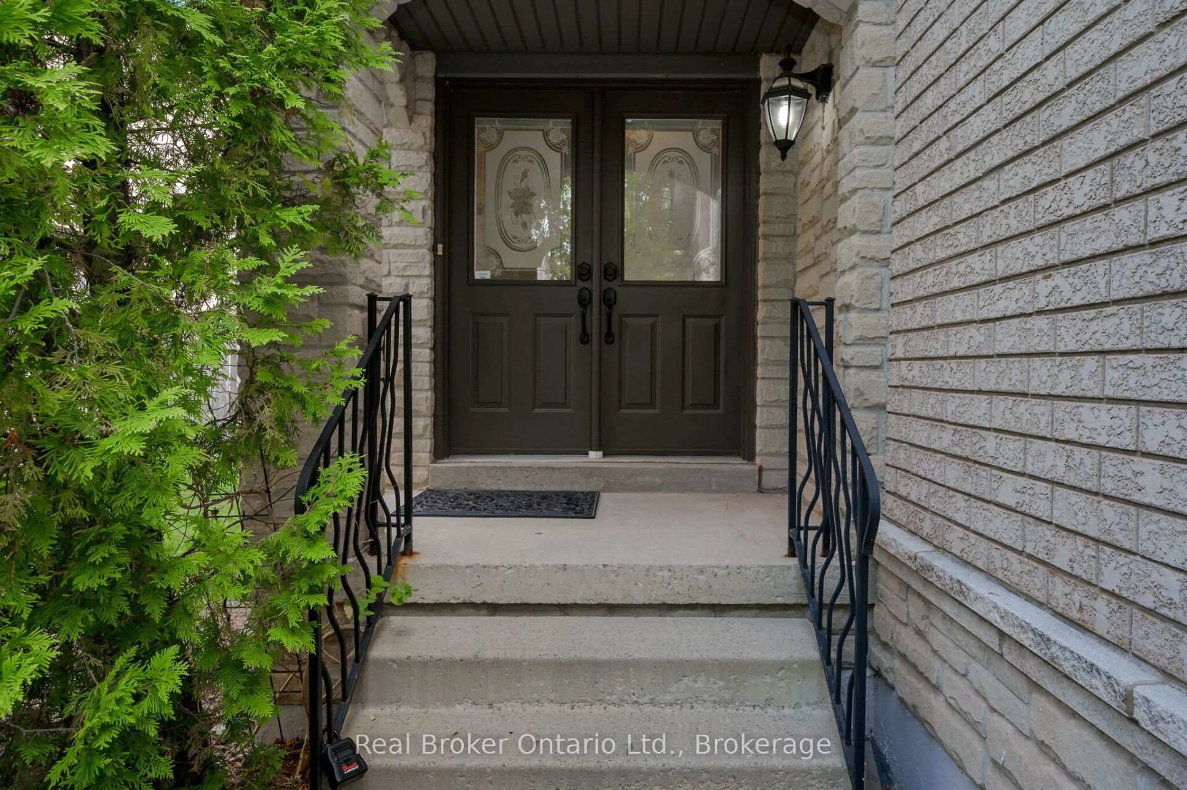 Indoor entryway for 2189 Shorncliffe Blvd, Oakville Ontario L6M 3X2