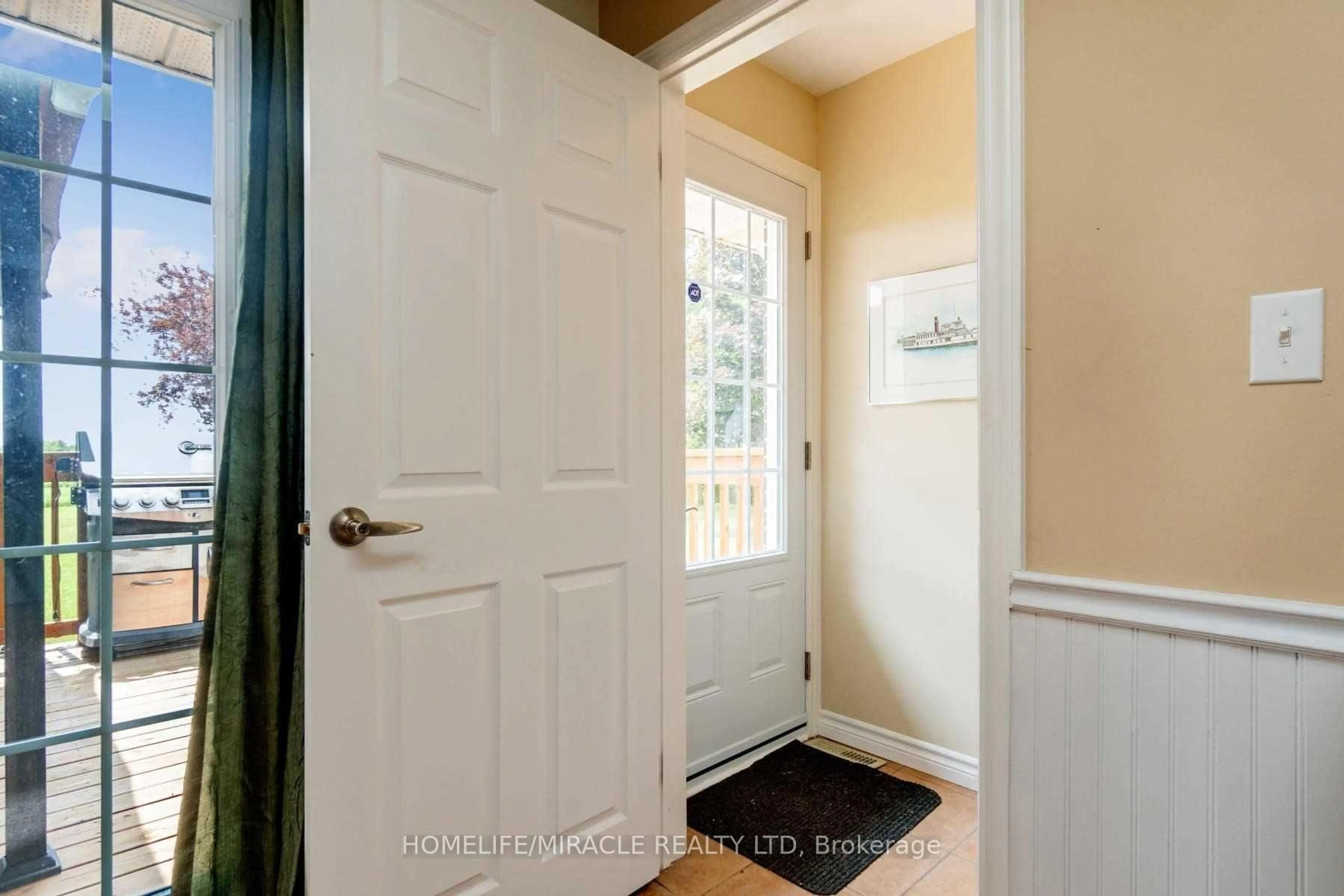 Indoor entryway for 13946 Mclaughlin Rd, Caledon Ontario L7C 2A3