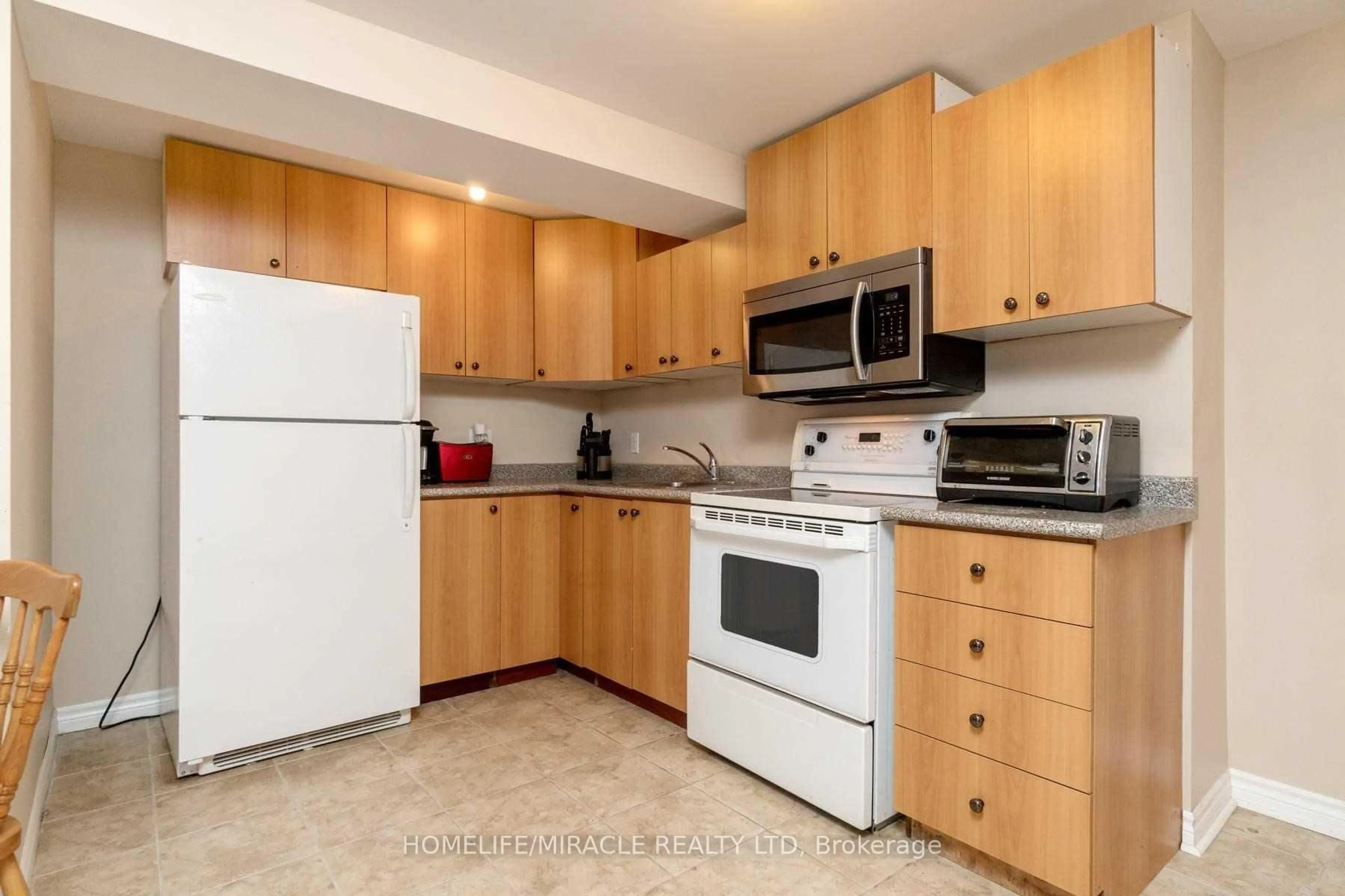 Standard kitchen, unknown for 13946 Mclaughlin Rd, Caledon Ontario L7C 2A3