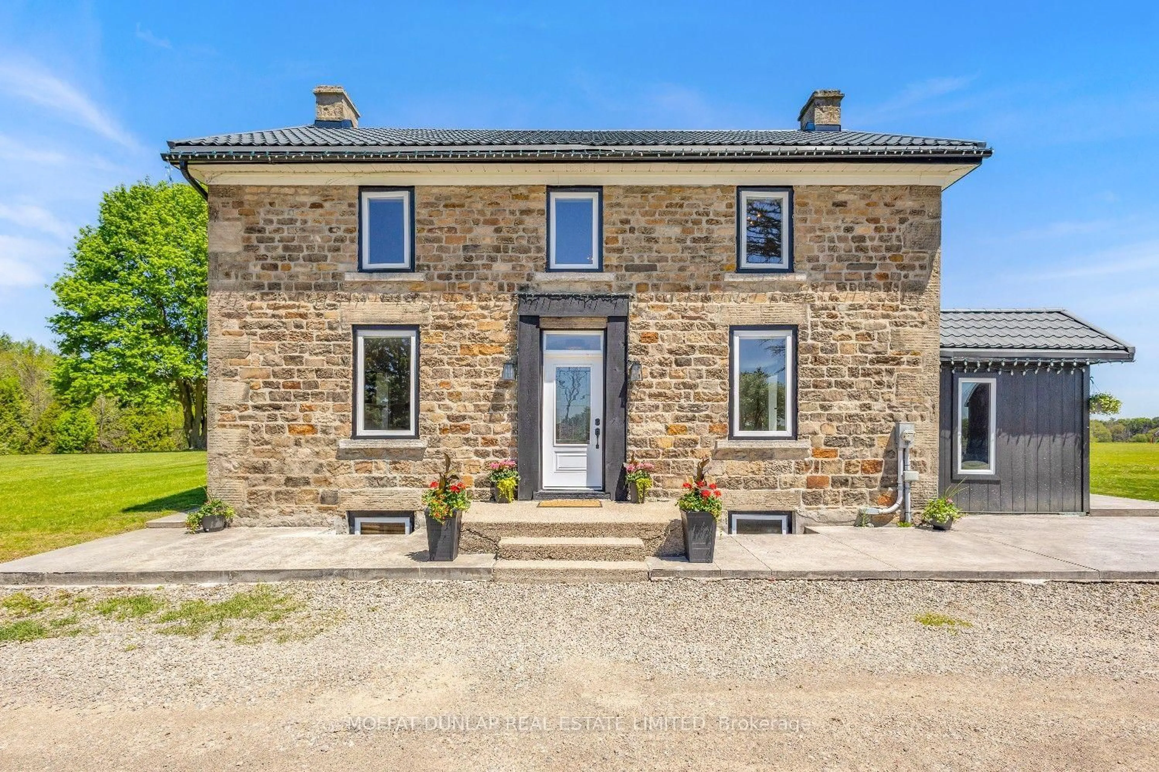 A pic from outside/outdoor area/front of a property/back of a property/a pic from drone, building for 18161 Heart Lake Rd, Caledon Ontario L7K 2A4