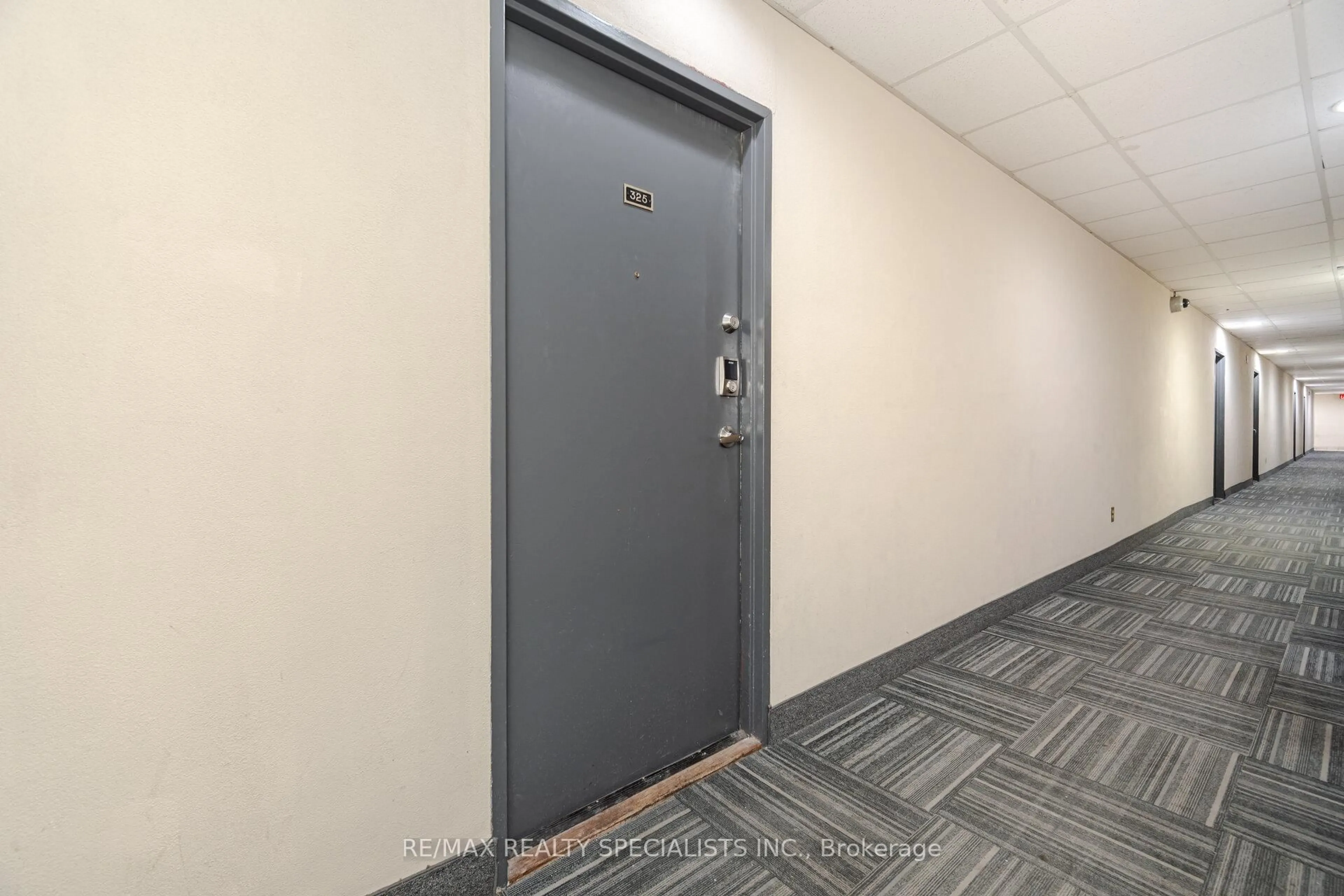 Unknown for 3025 The Credit Woodlands Rd #325, Mississauga Ontario L5C 2V3