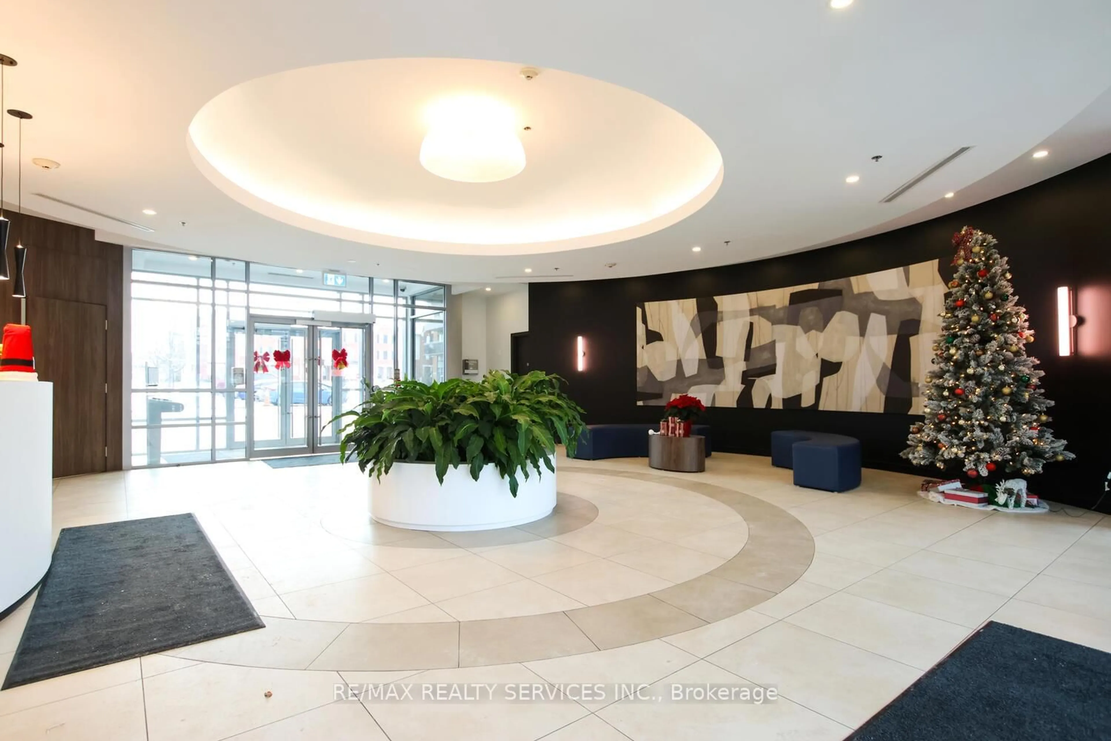 Lobby for 215 Queen St #1103, Brampton Ontario L6W 0A9