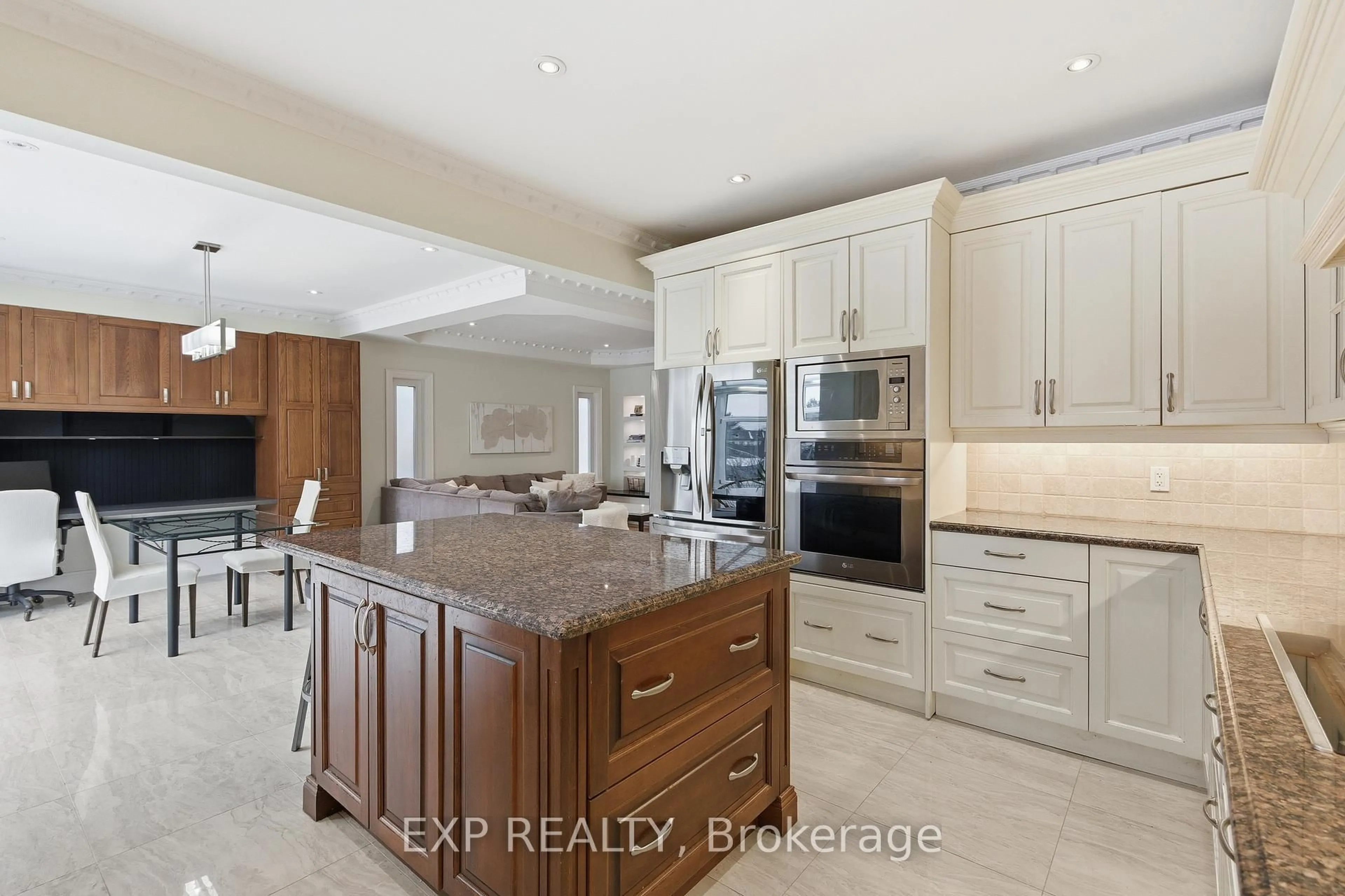 Open concept kitchen, ceramic/tile floor for 1357 Alexandra Ave, Mississauga Ontario L5E 2A8