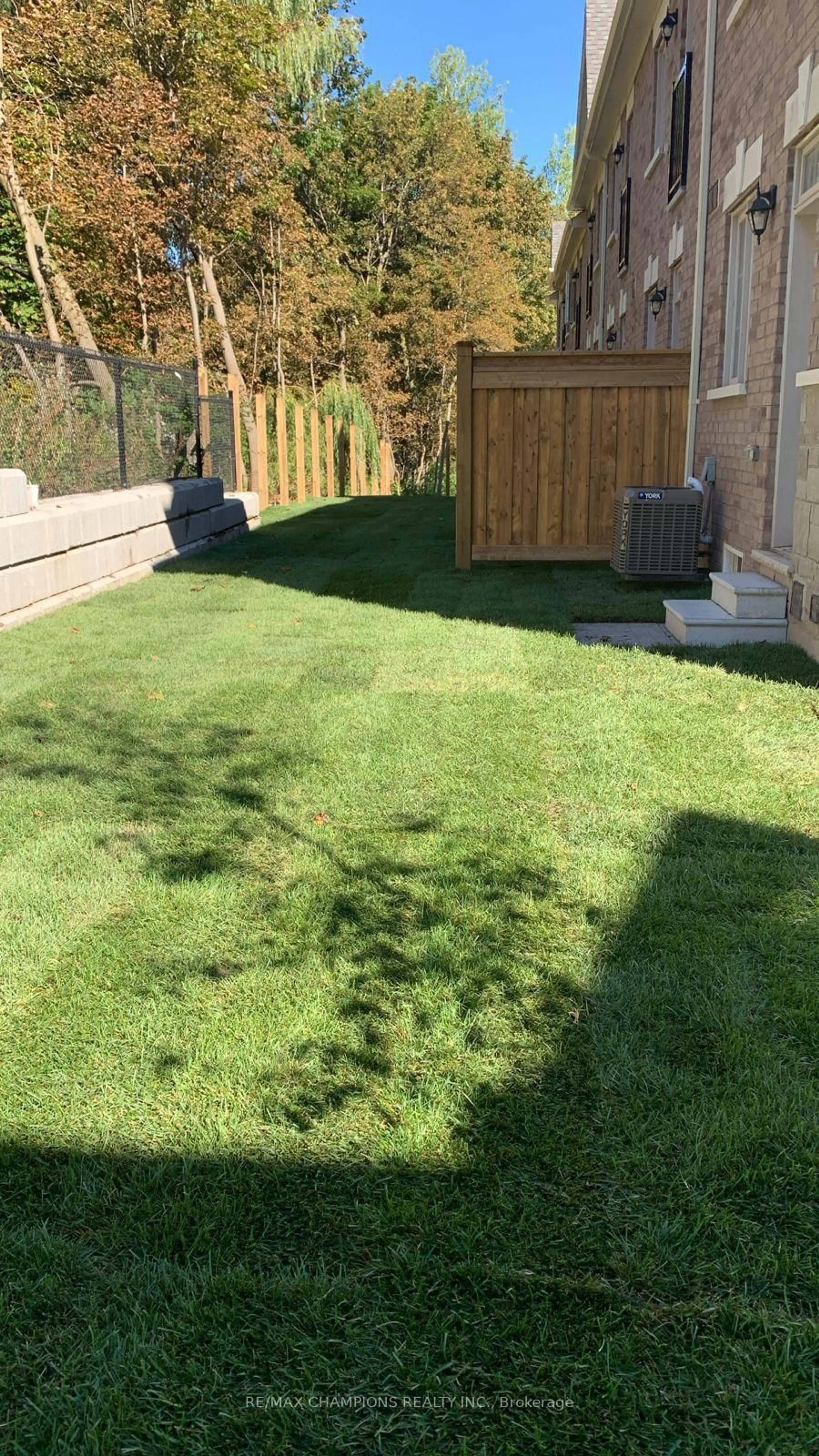 A pic from outside/outdoor area/front of a property/back of a property/a pic from drone, street for 68 First St #24, Orangeville Ontario L9W 2E3