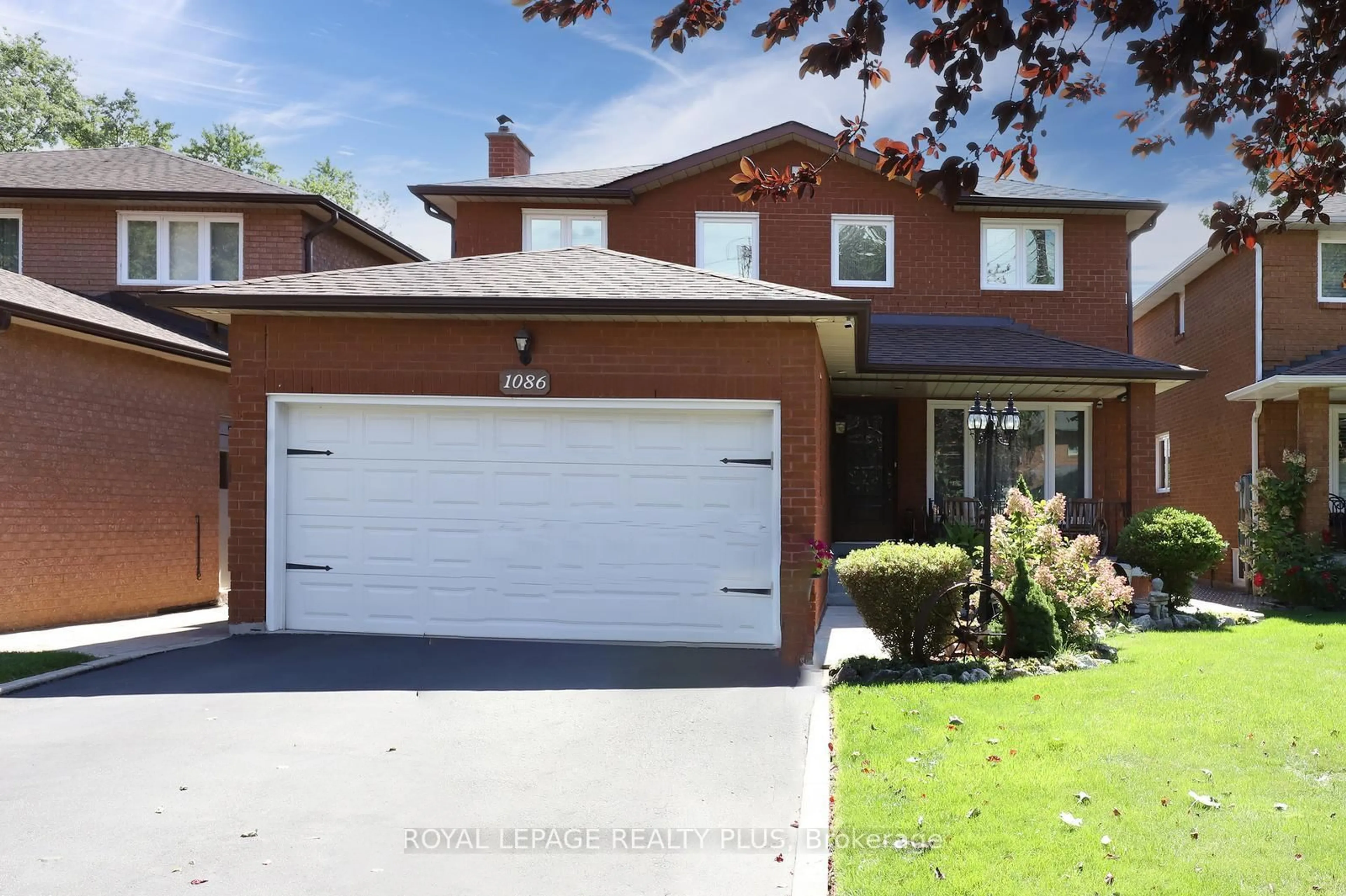 Home with brick exterior material, street for 1086 Hedge Dr, Mississauga Ontario L4Y 1G2