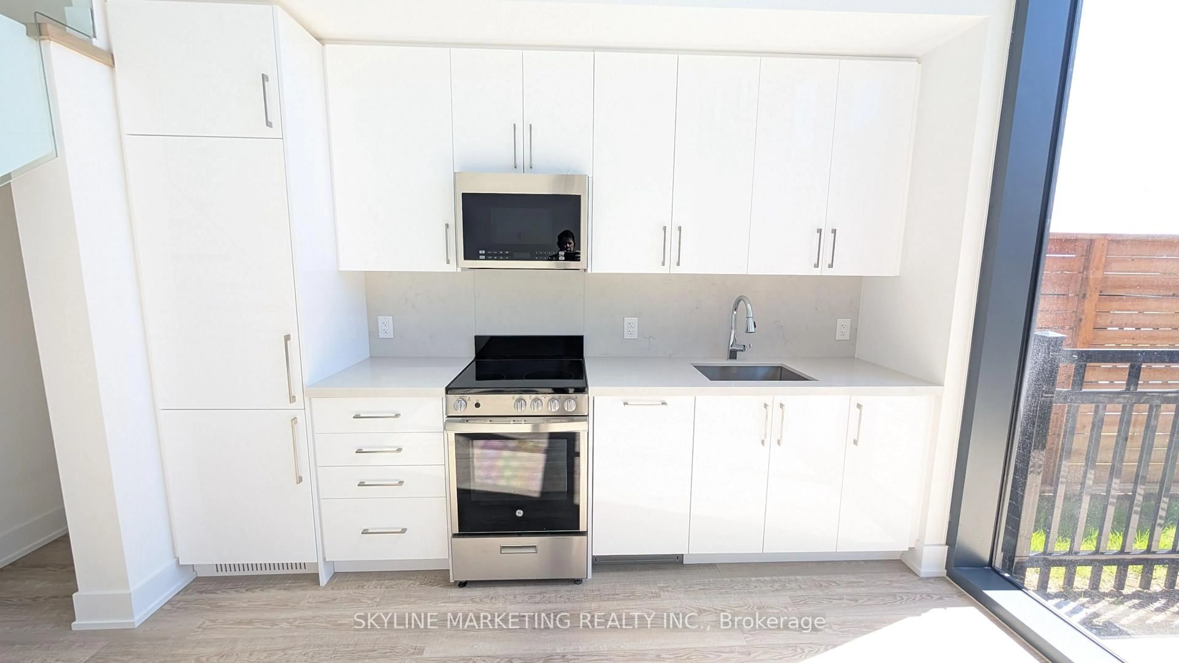 Standard kitchen, wood/laminate floor for 2450 Old Bronte Rd #102, Oakville Ontario L6M 5P6