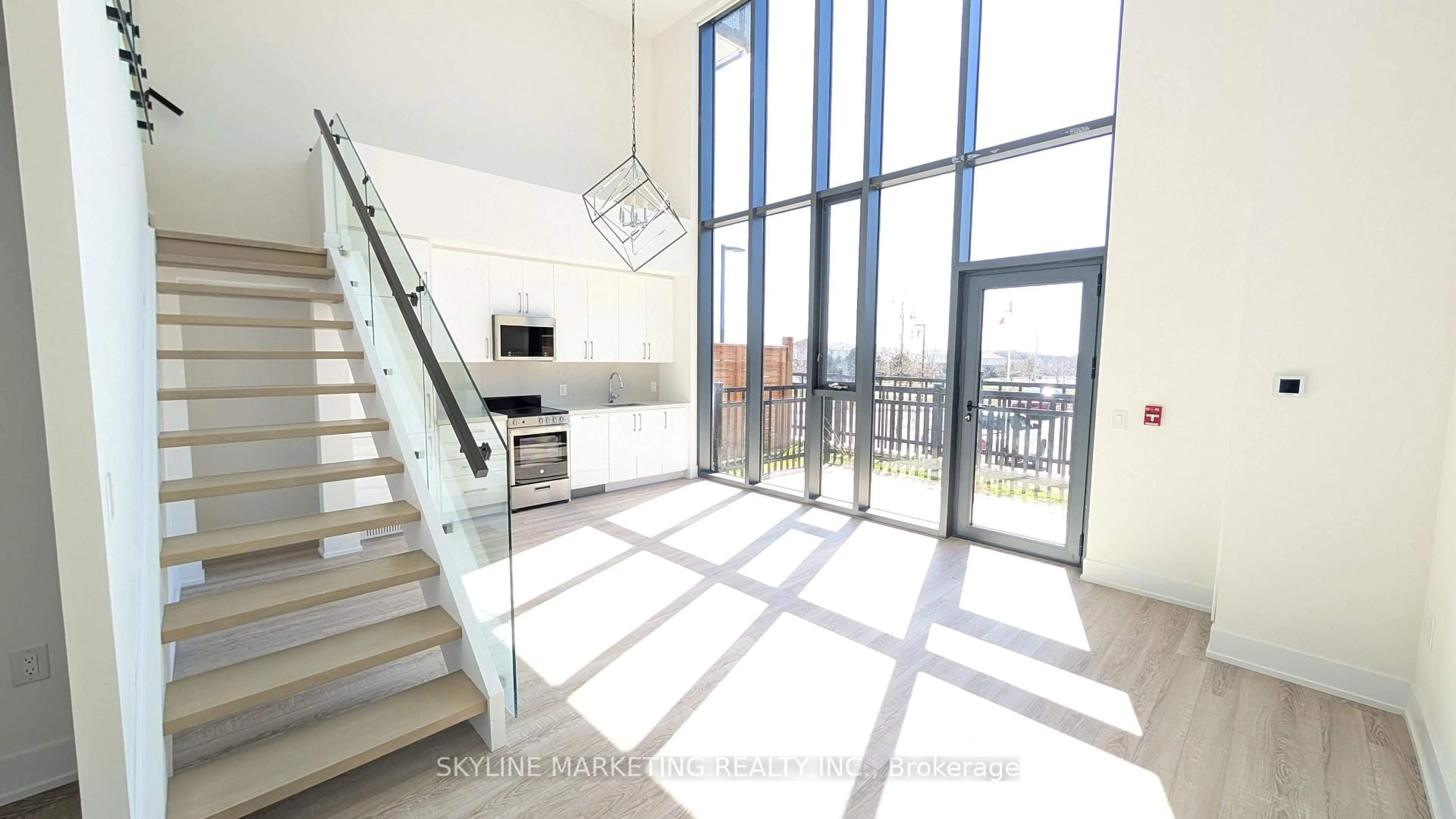 Indoor foyer for 2450 Old Bronte Rd #102, Oakville Ontario L6M 5P6